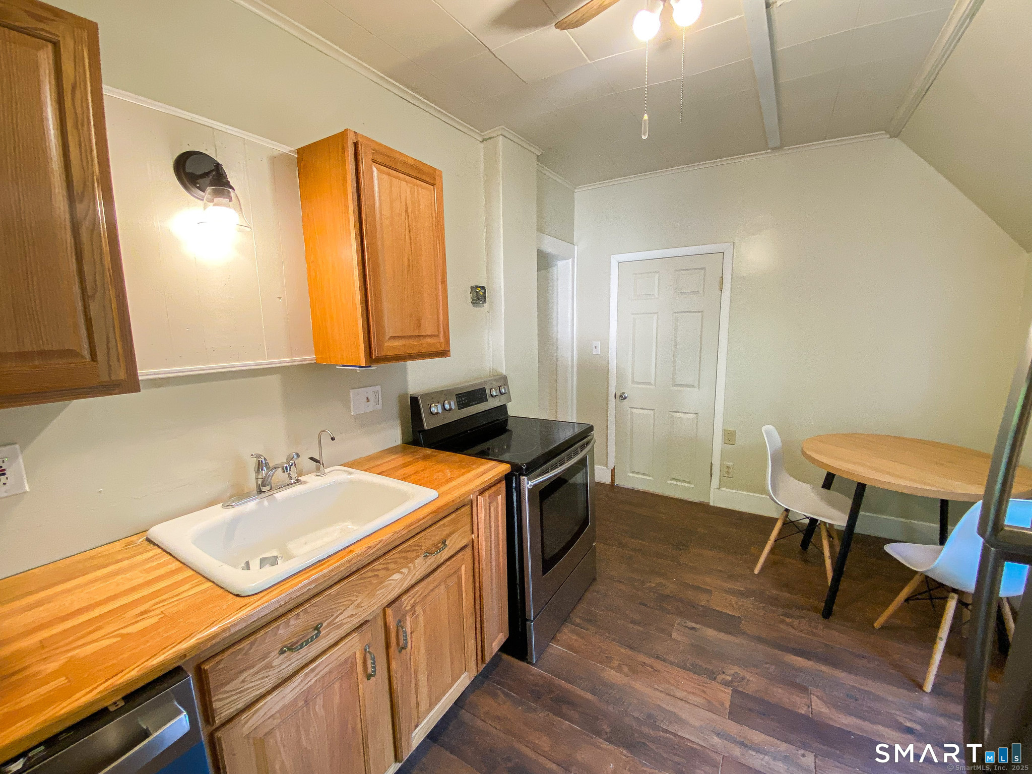 8 Park North Street Property Photo 10