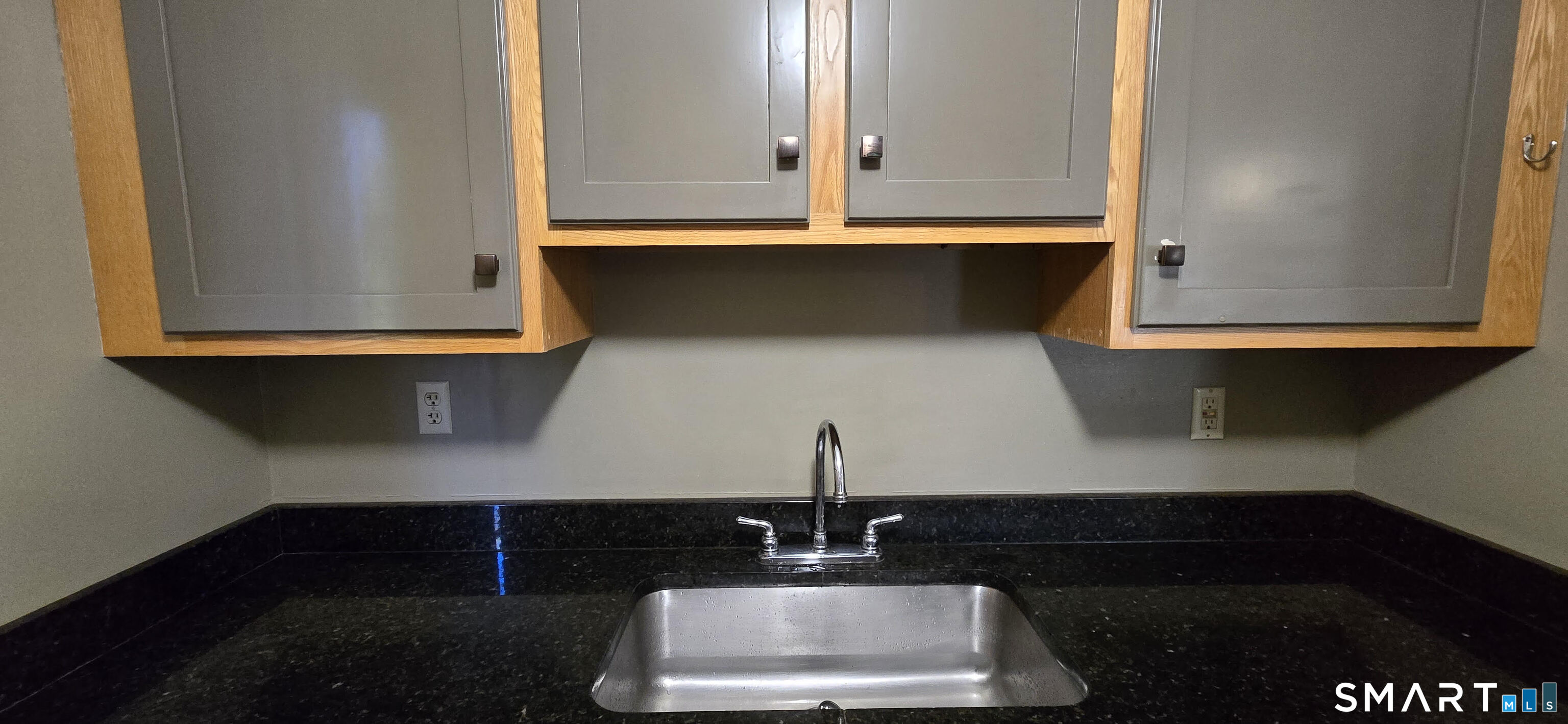 184 Middlesex Avenue Property Photo 6