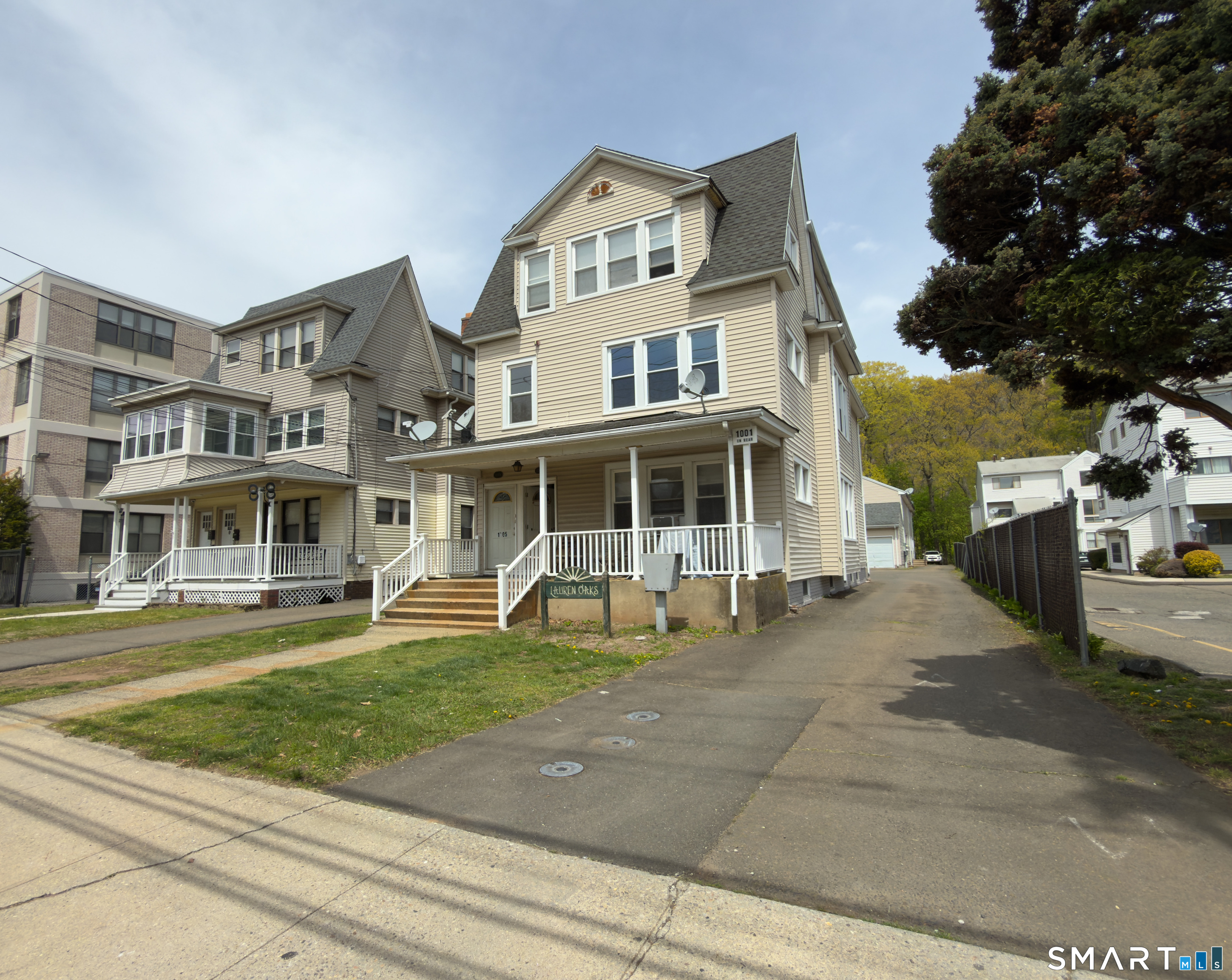 1003 Whalley 3 Avenue Property Photo 1