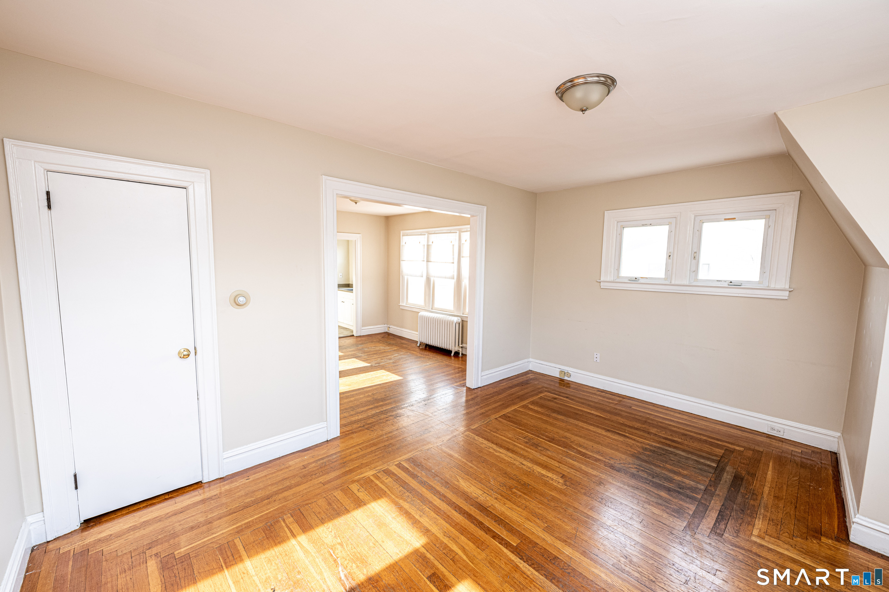 1003 Whalley 3 Avenue Property Photo 3