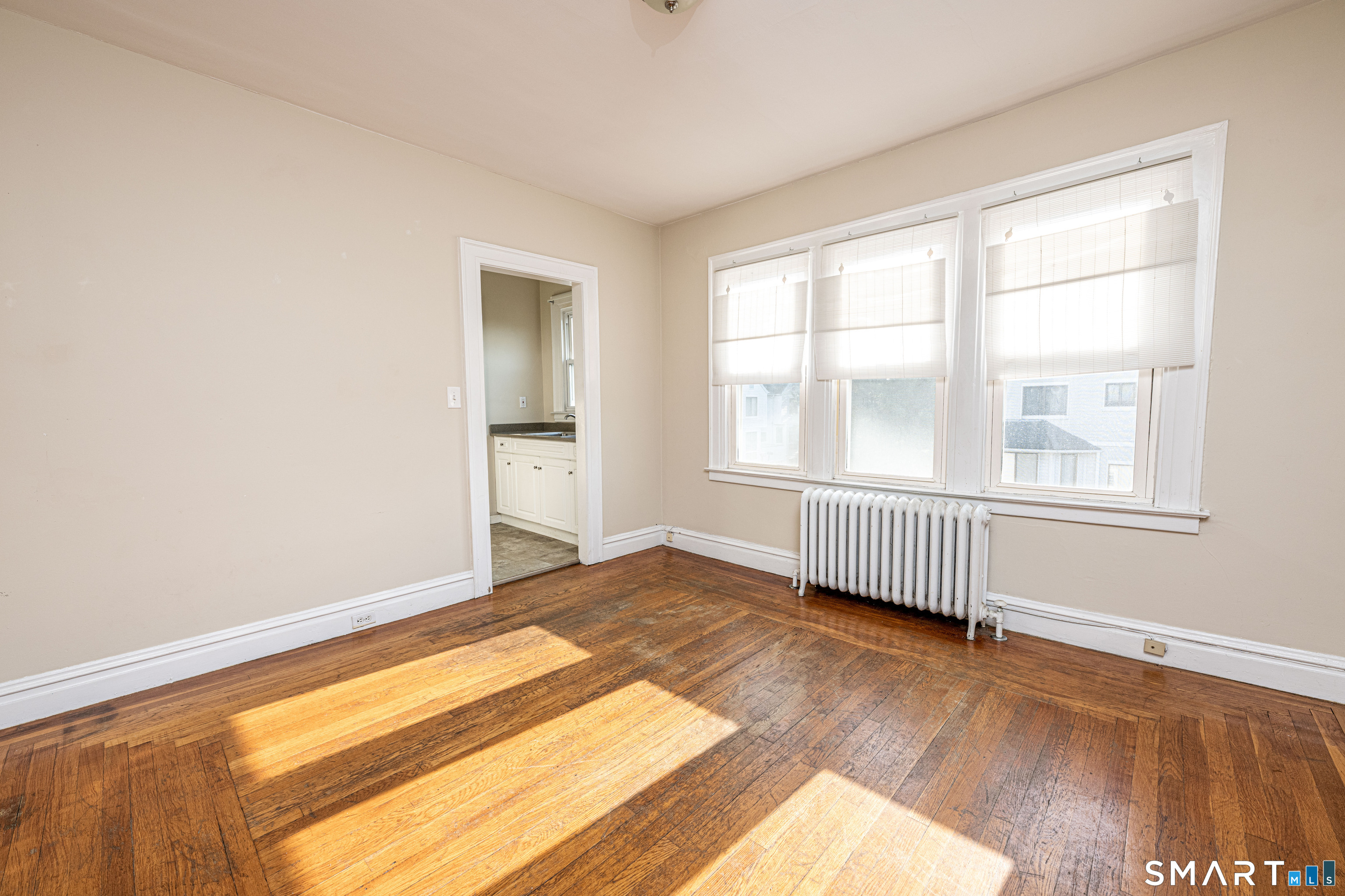 1003 Whalley 3 Avenue Property Photo 5