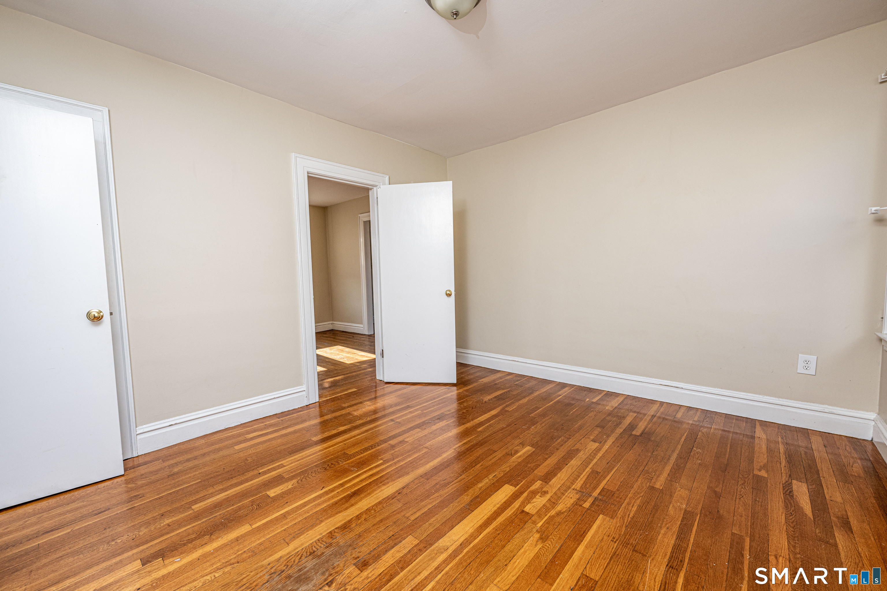1003 Whalley 3 Avenue Property Photo 11