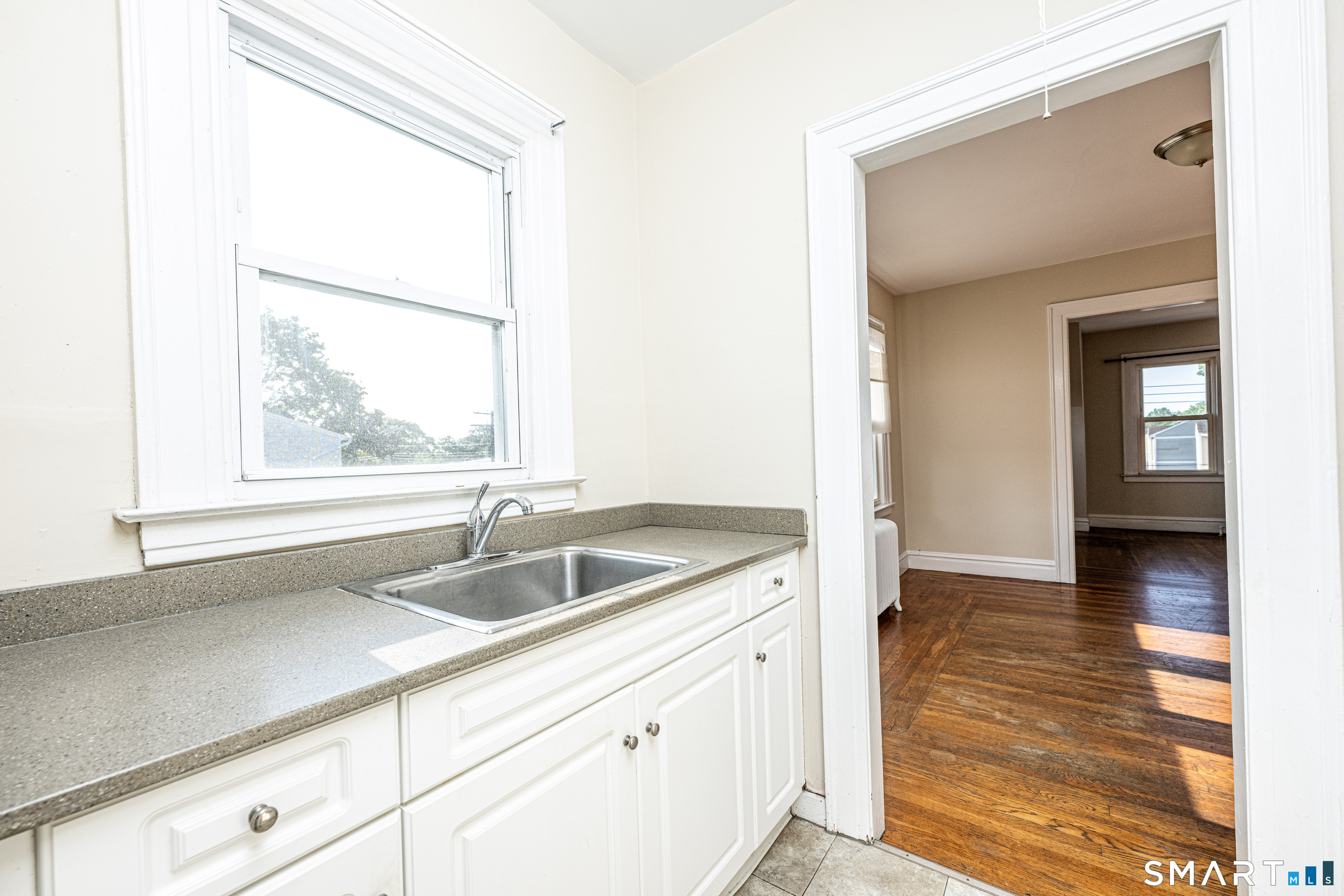 1003 Whalley 3 Avenue Property Photo 18
