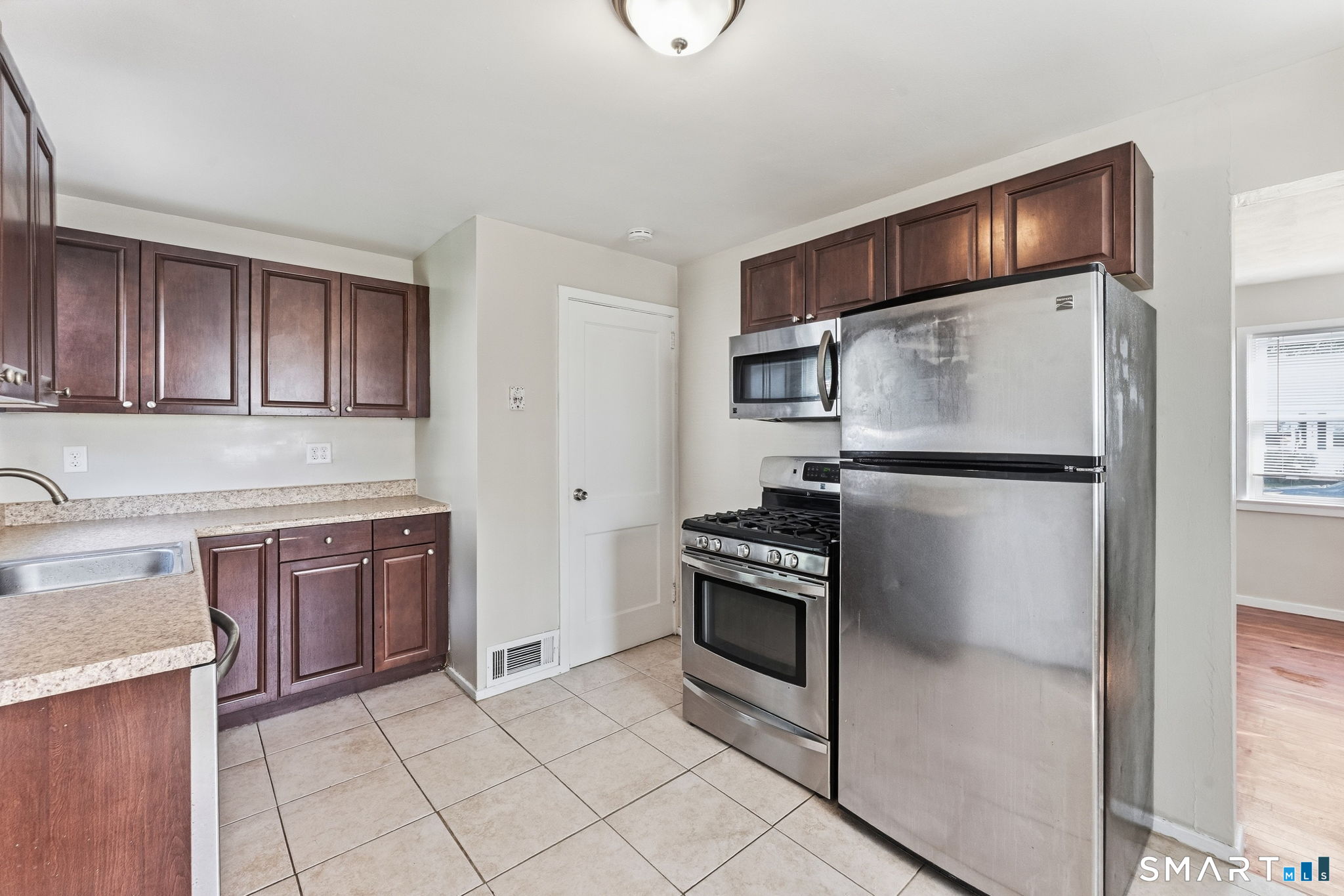 92 Seaman Circle Property Photo 10