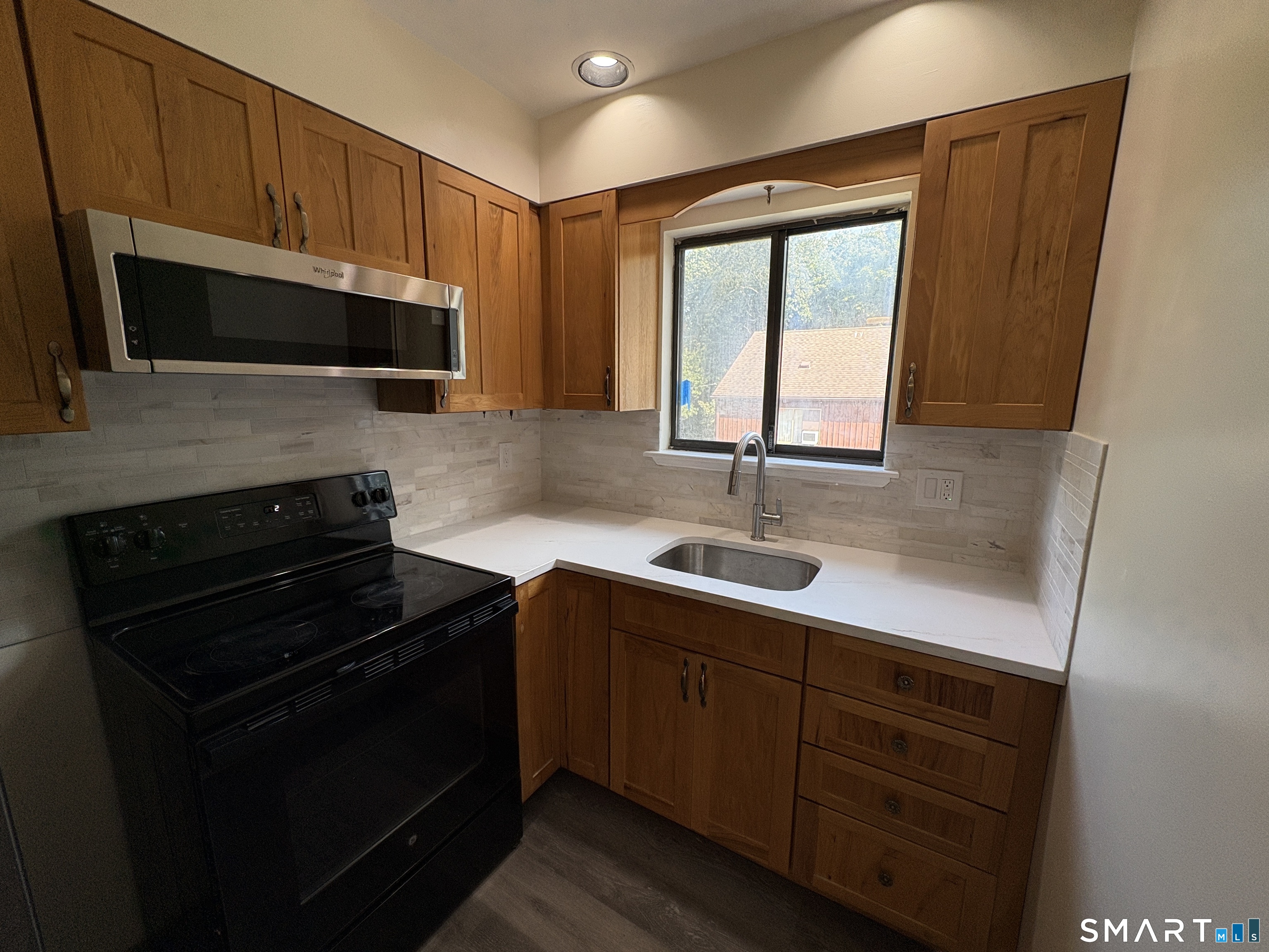 28-32 Starr 9 Avenue Property Photo 4