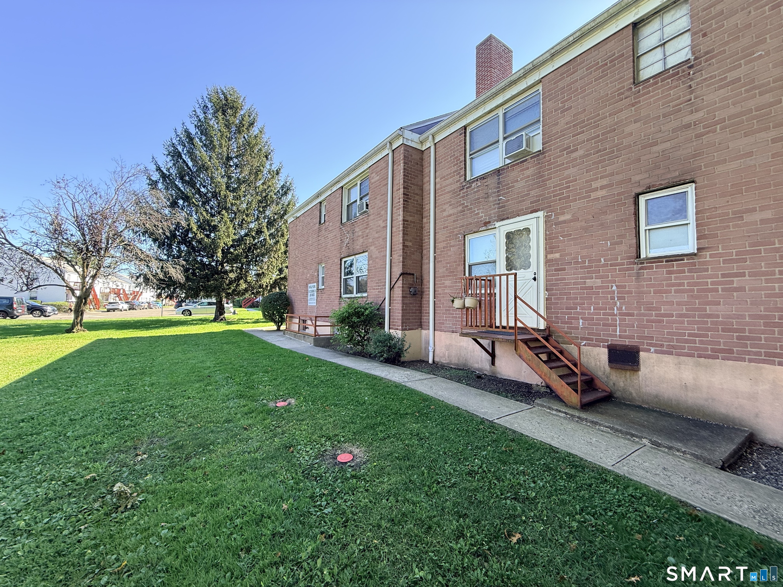 1076 Main East 1 Street Property Photo 4