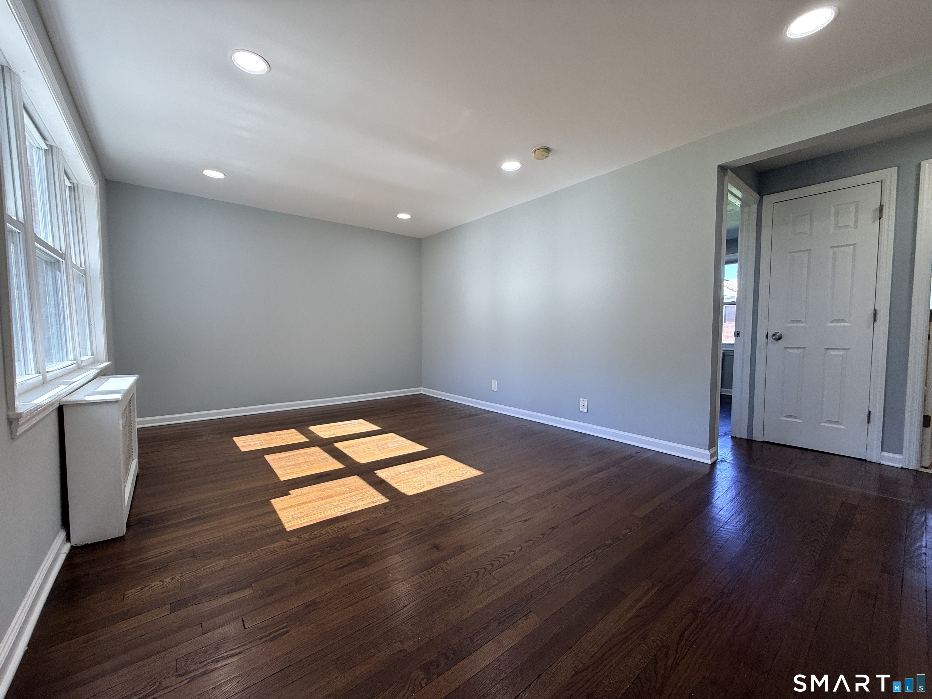 1076 Main East 1 Street Property Photo 12
