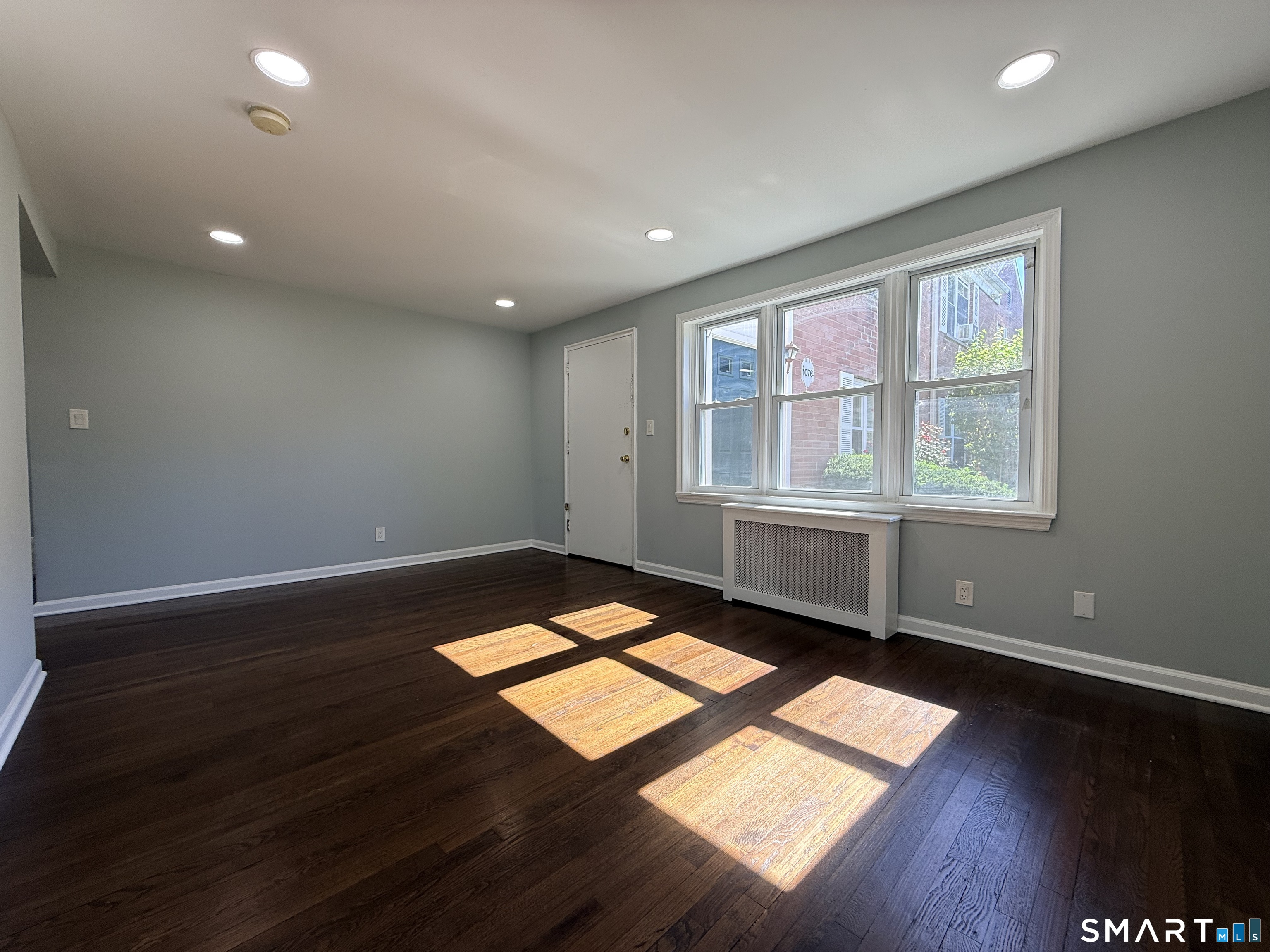 1076 Main East 1 Street Property Photo 13
