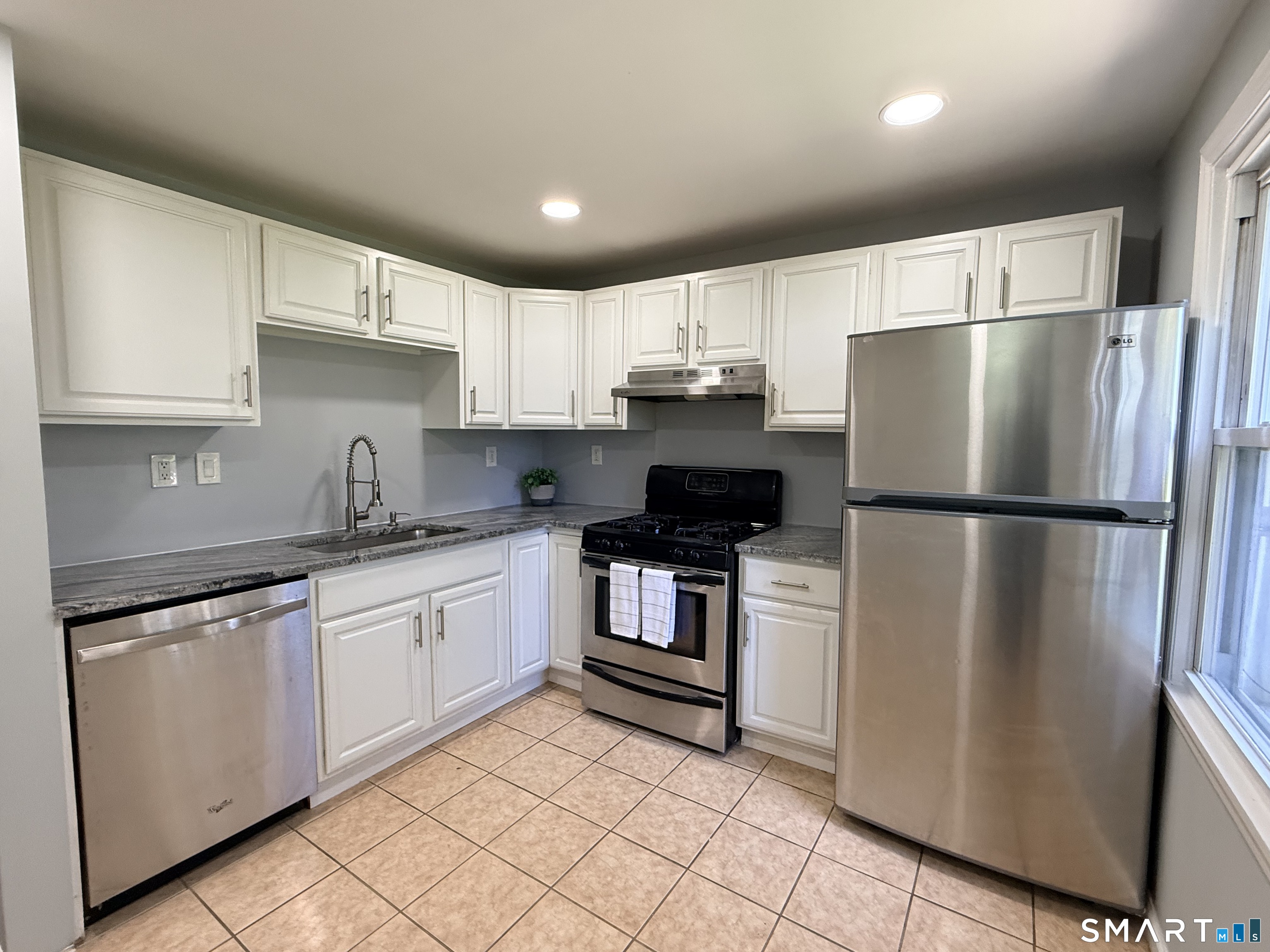1076 Main East 1 Street Property Photo 18