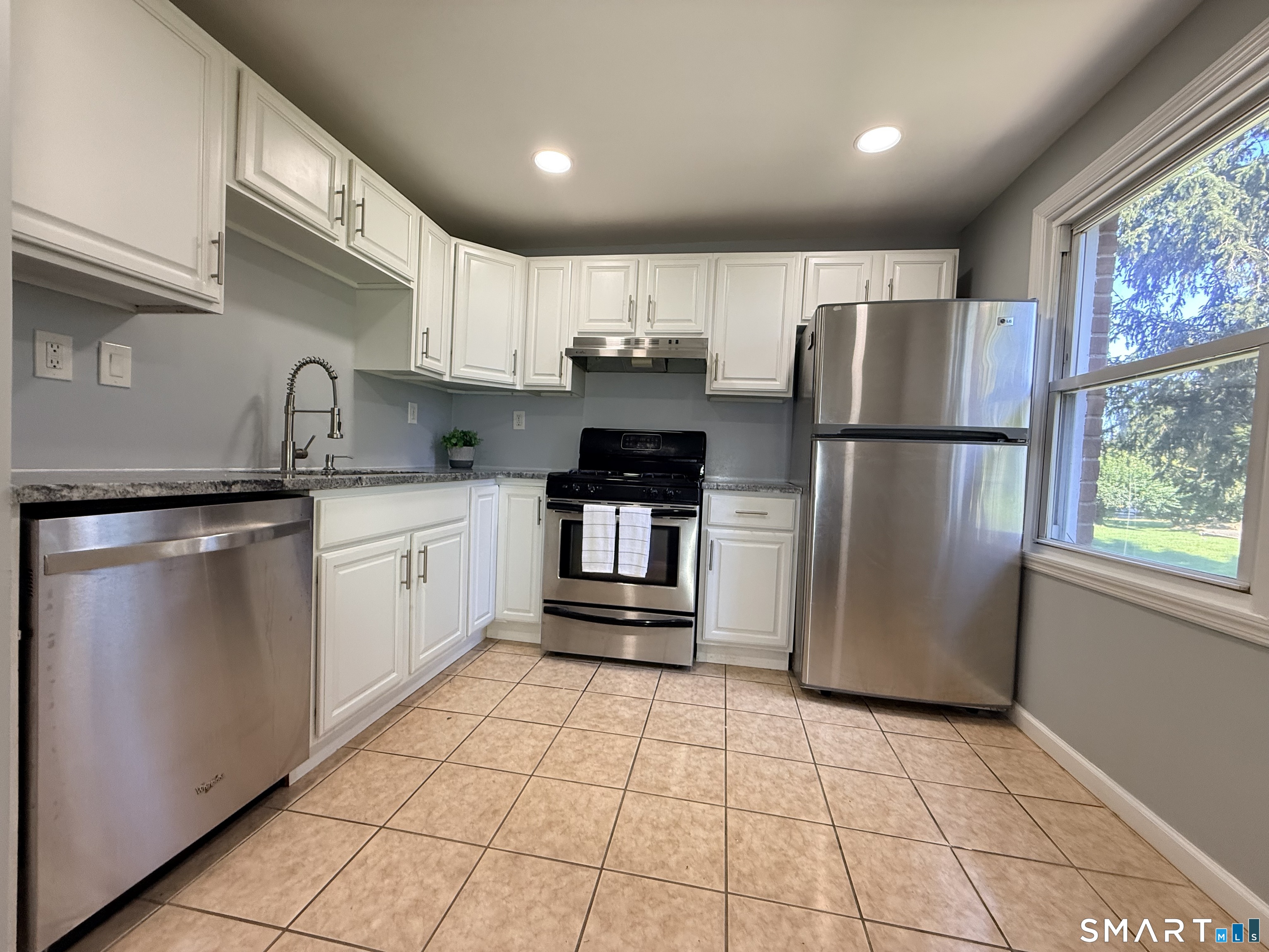 1076 Main East 1 Street Property Photo 20
