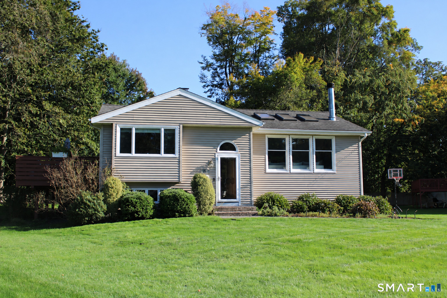 28 Surrey Drive Property Photo 1