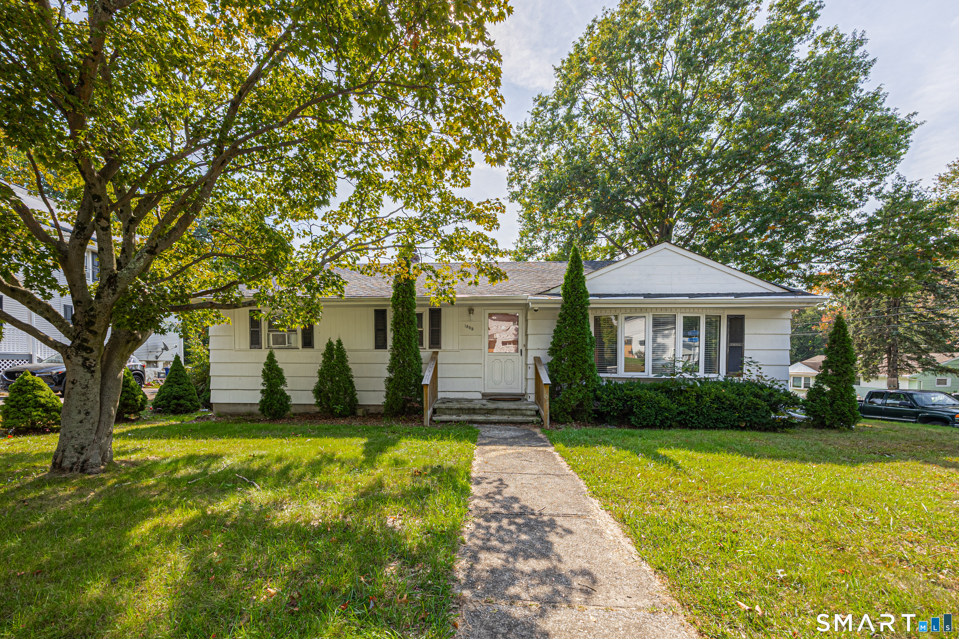 1885 Old Town Road Property Photo 2
