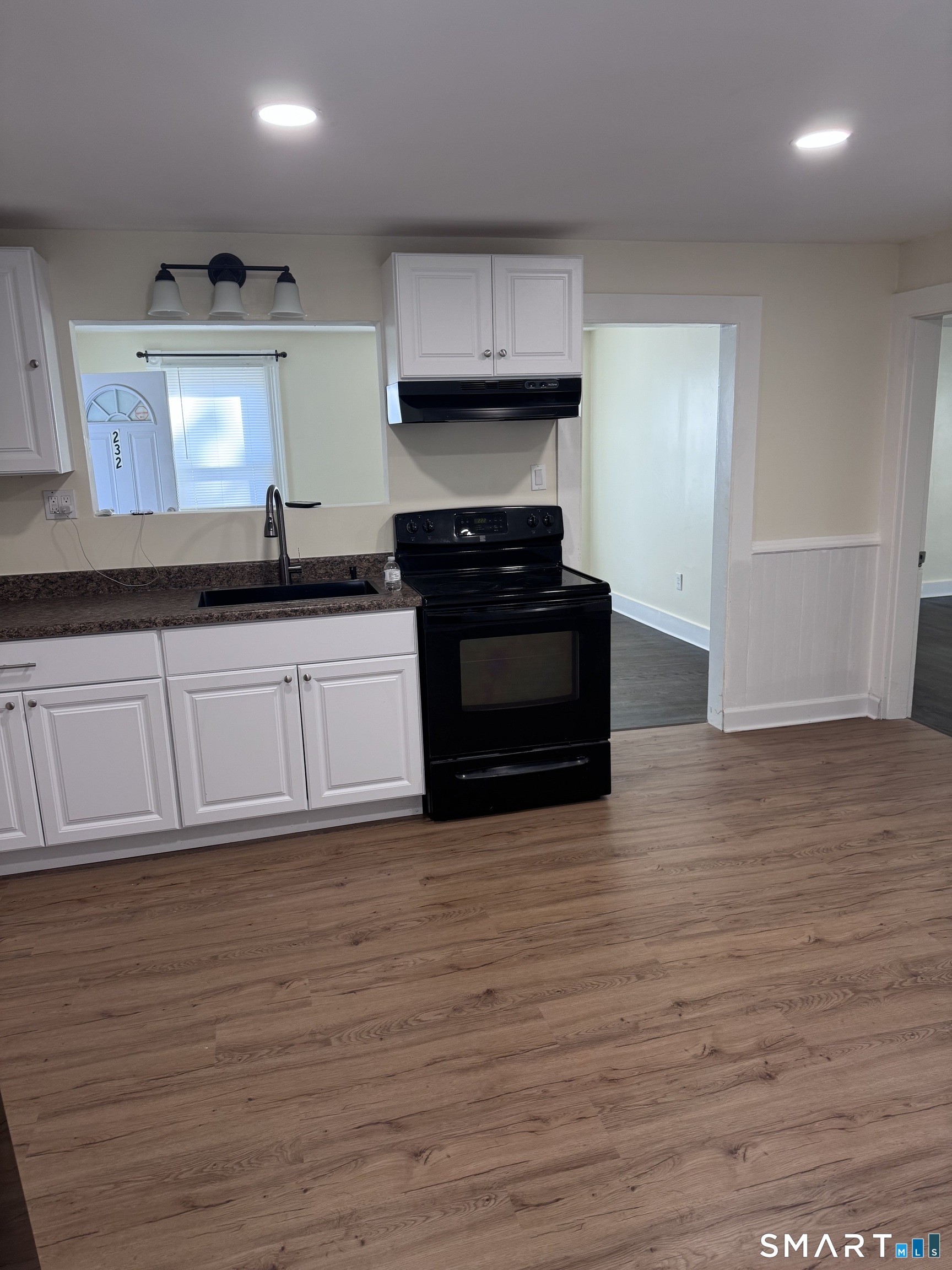232 Hawkins Street Property Photo 2