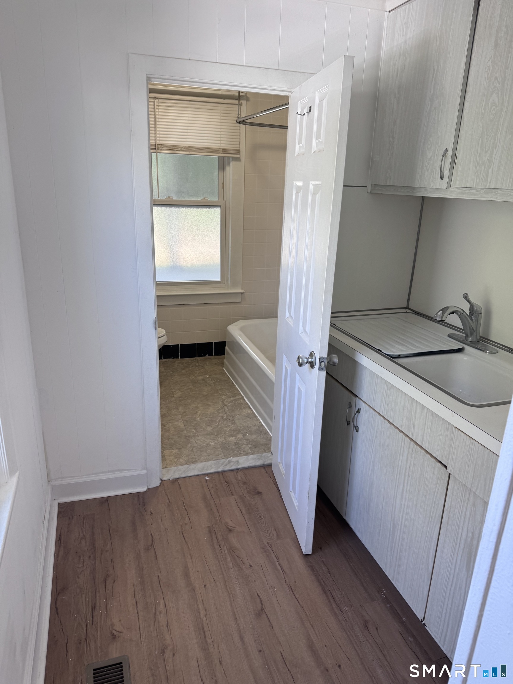 232 Hawkins Street Property Photo 6