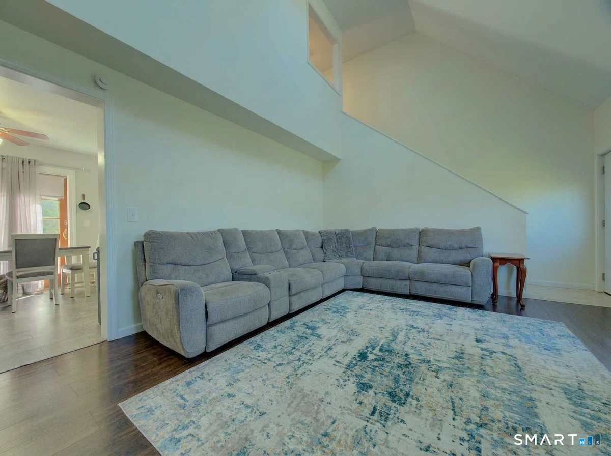 16 Jefferson Drive Property Photo 5