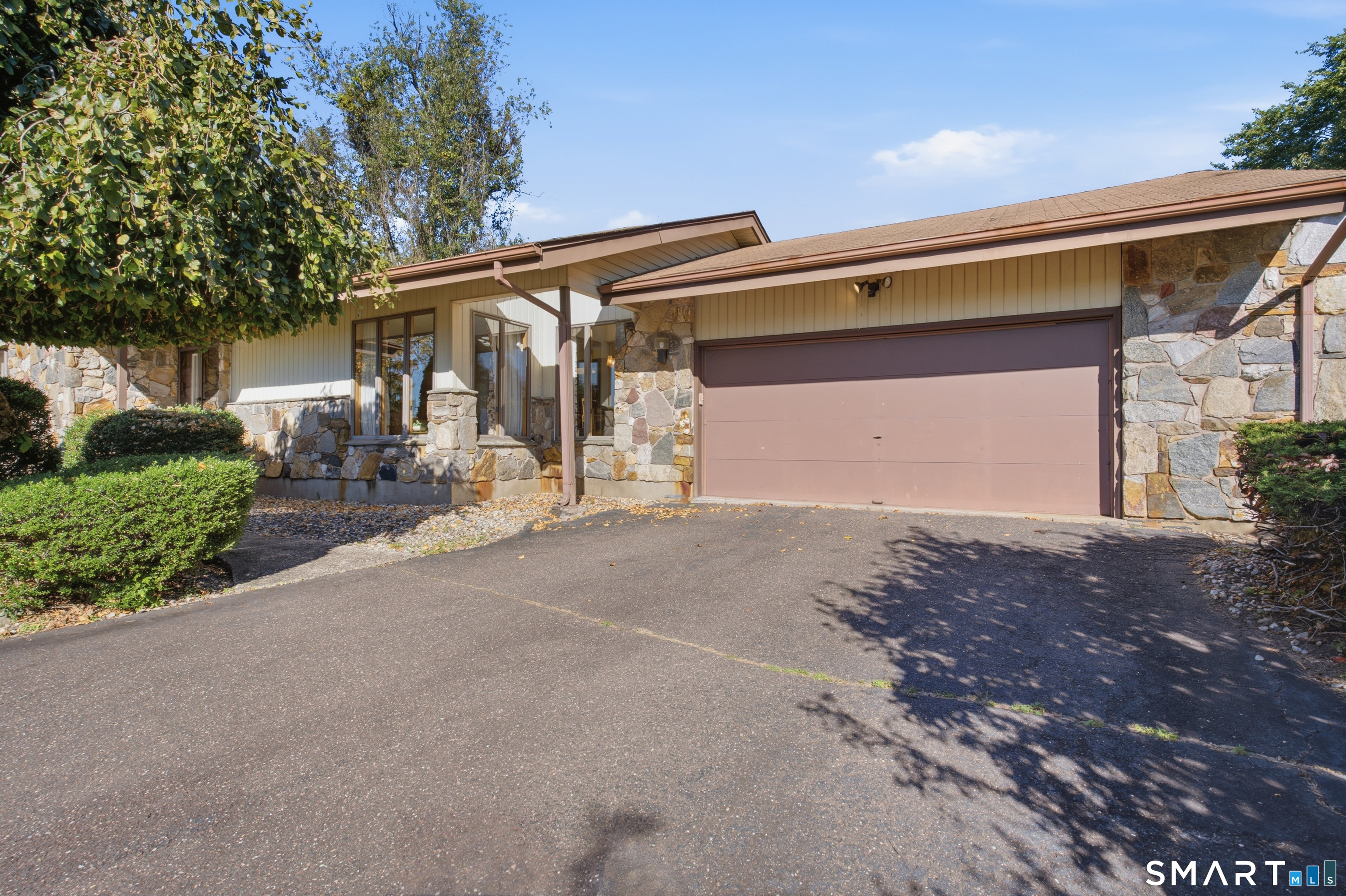 28 Angela Drive Property Photo 4