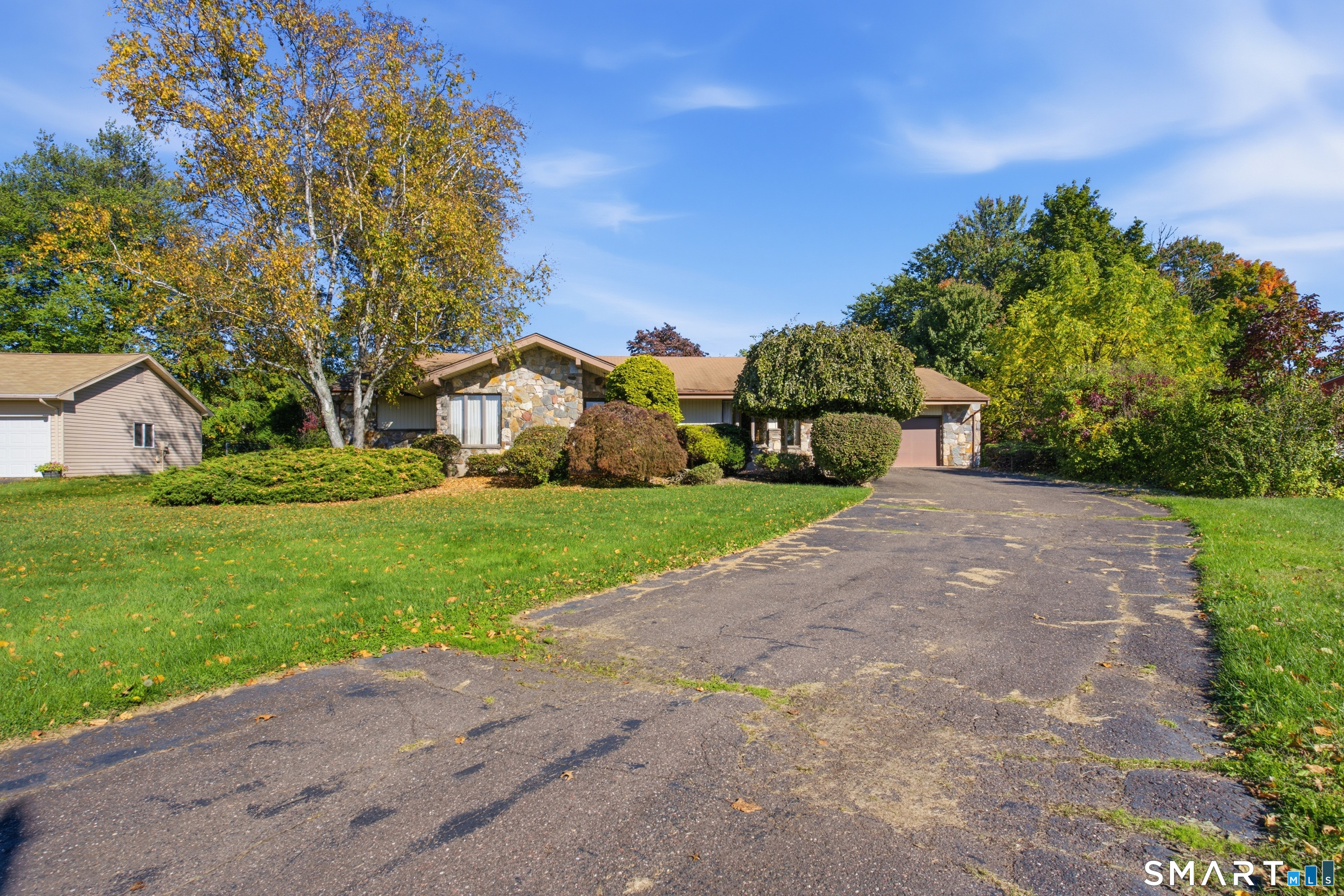 28 Angela Drive Property Photo 6