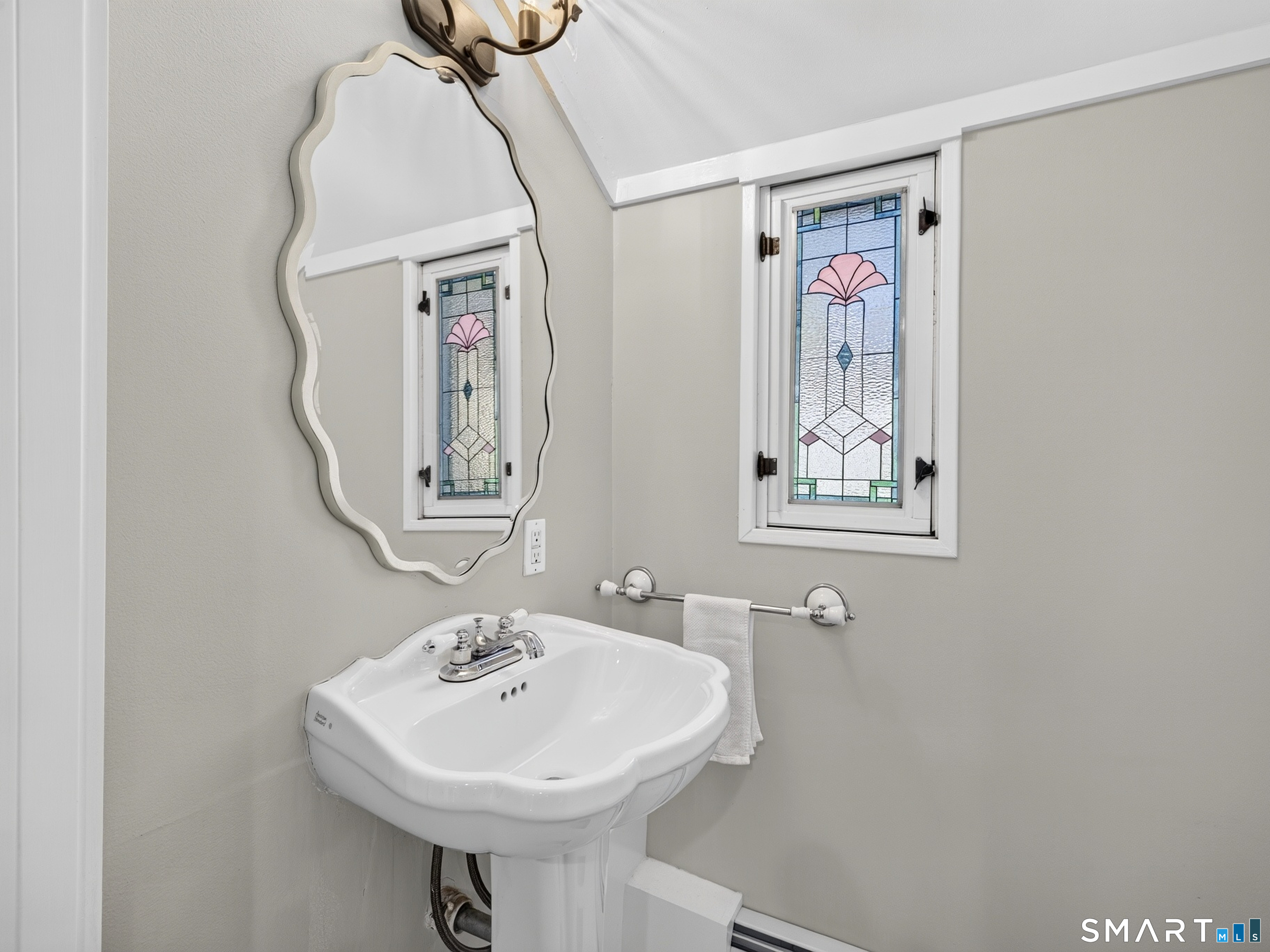 18 New London Road Property Photo 10
