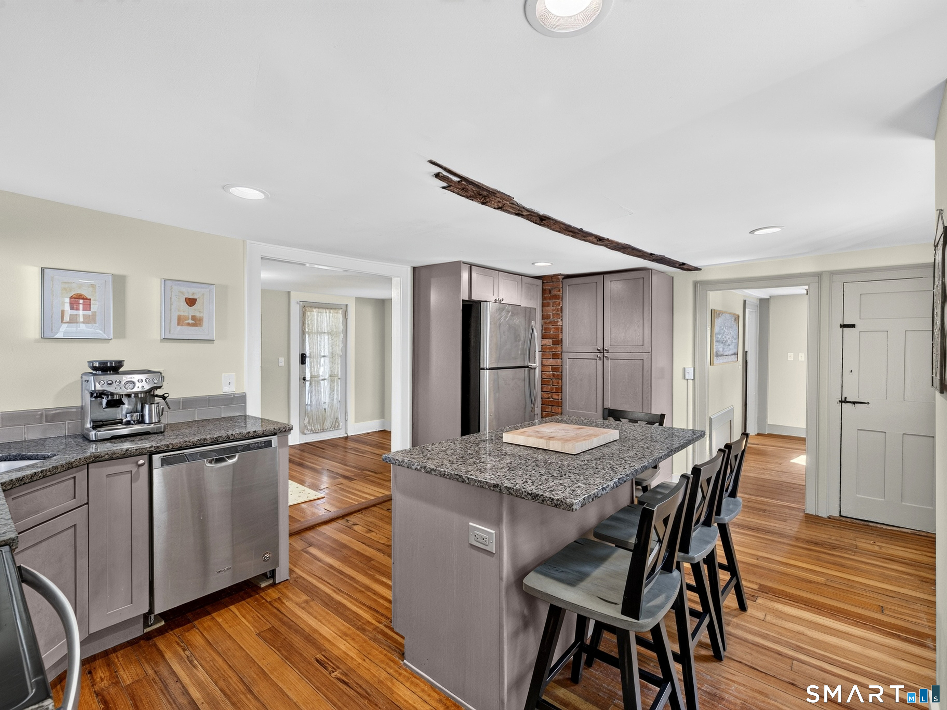 18 New London Road Property Photo 11