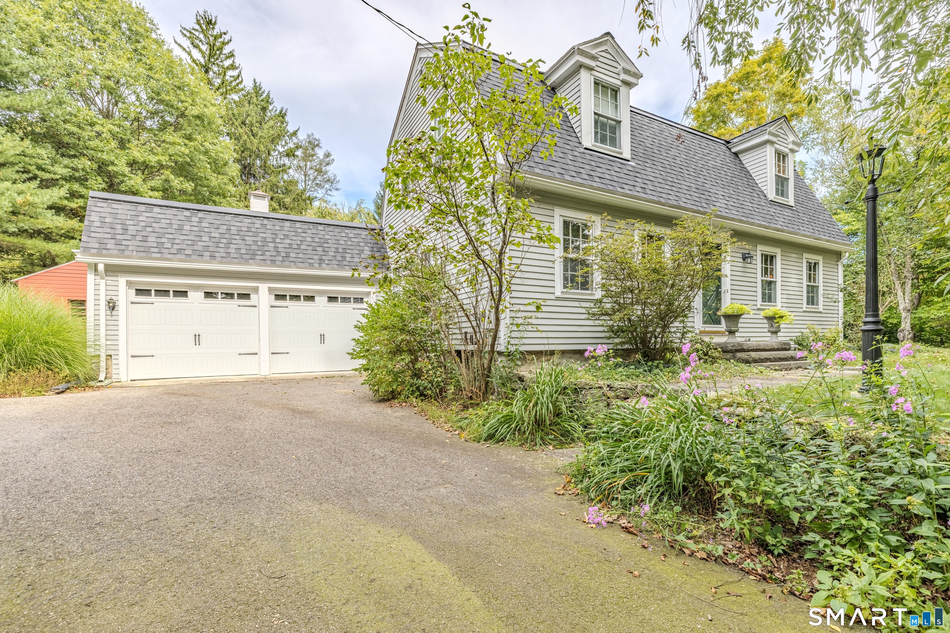 693 Middle Turnpike Property Photo 1