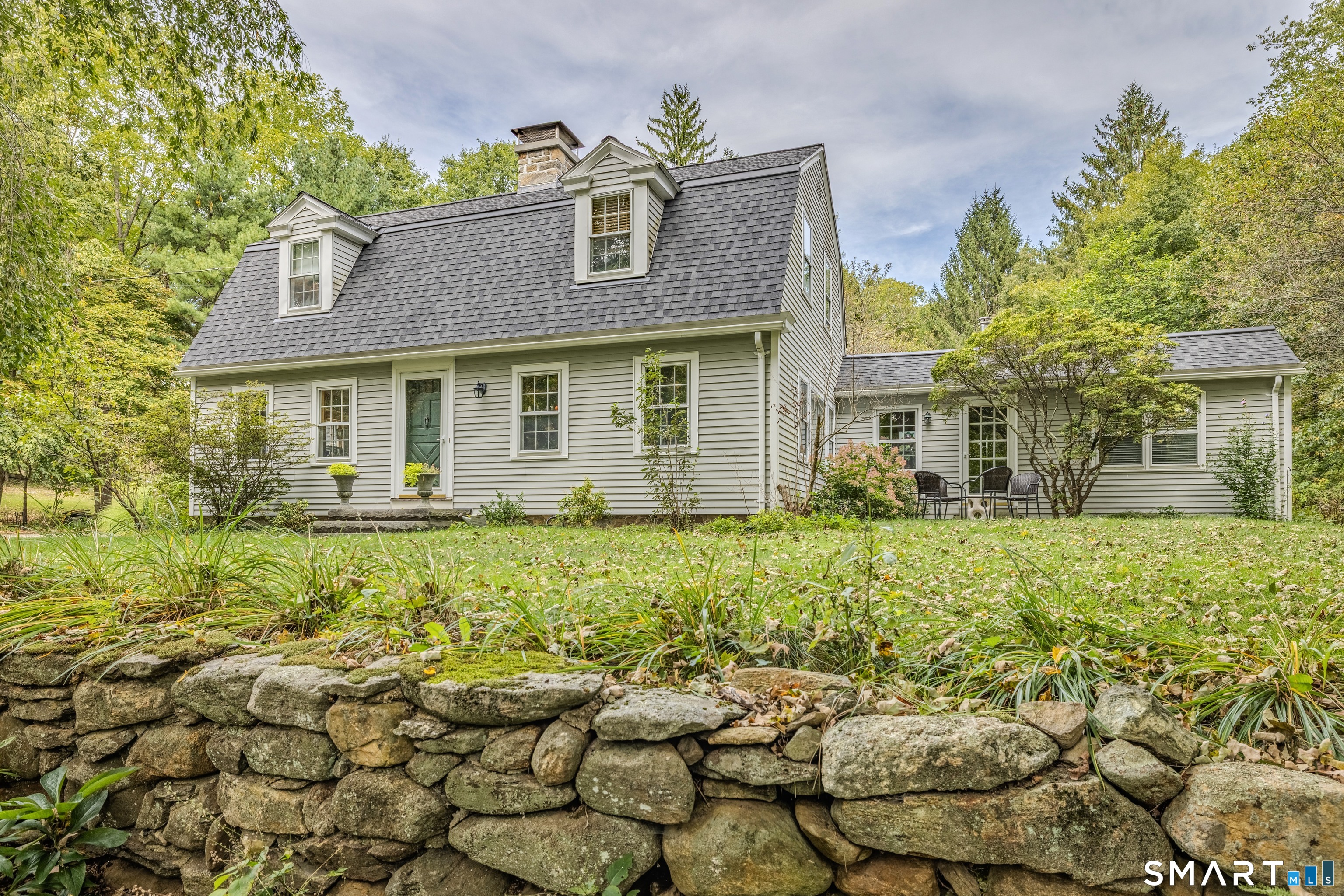 693 Middle Turnpike Property Photo 4