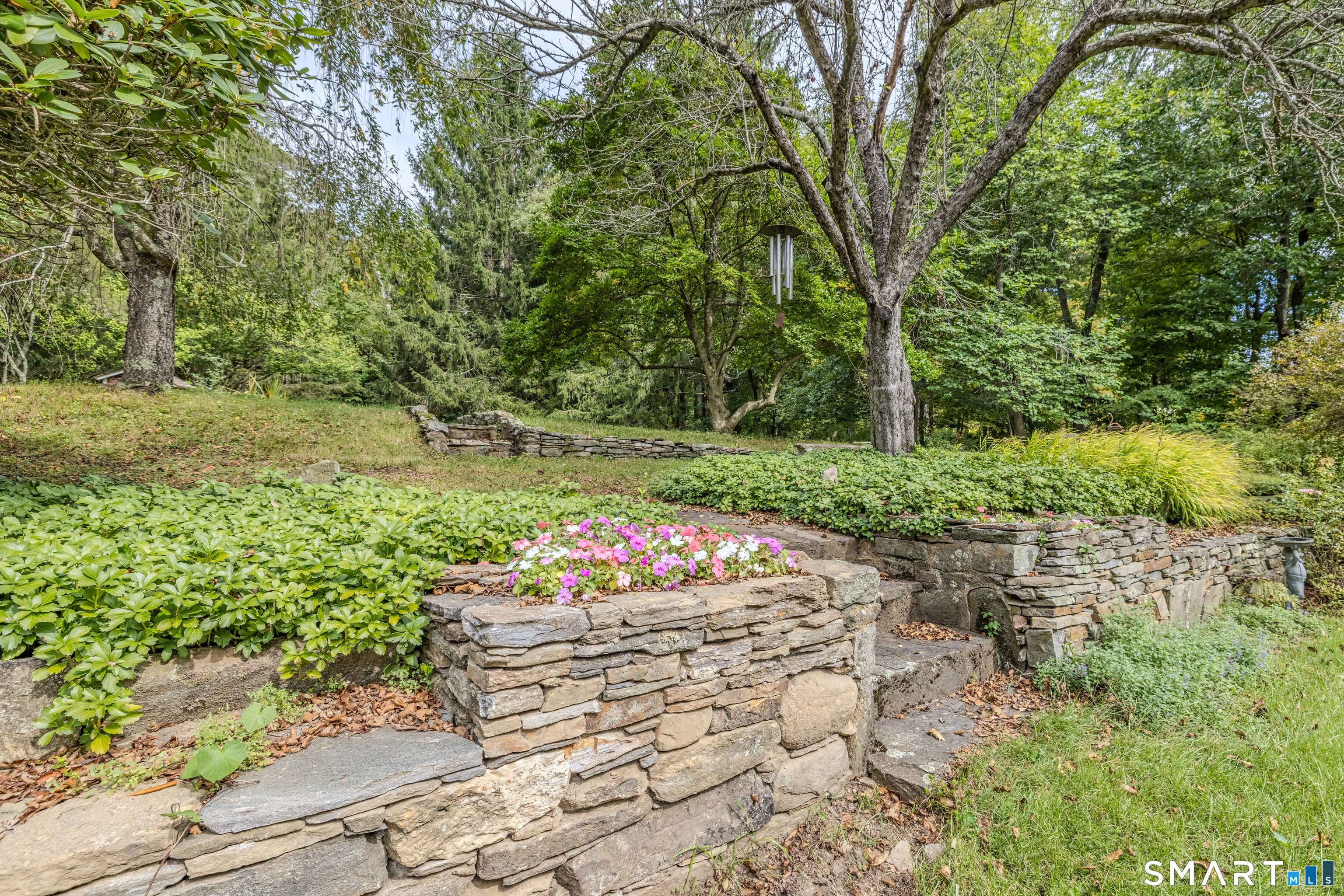 693 Middle Turnpike Property Photo 6