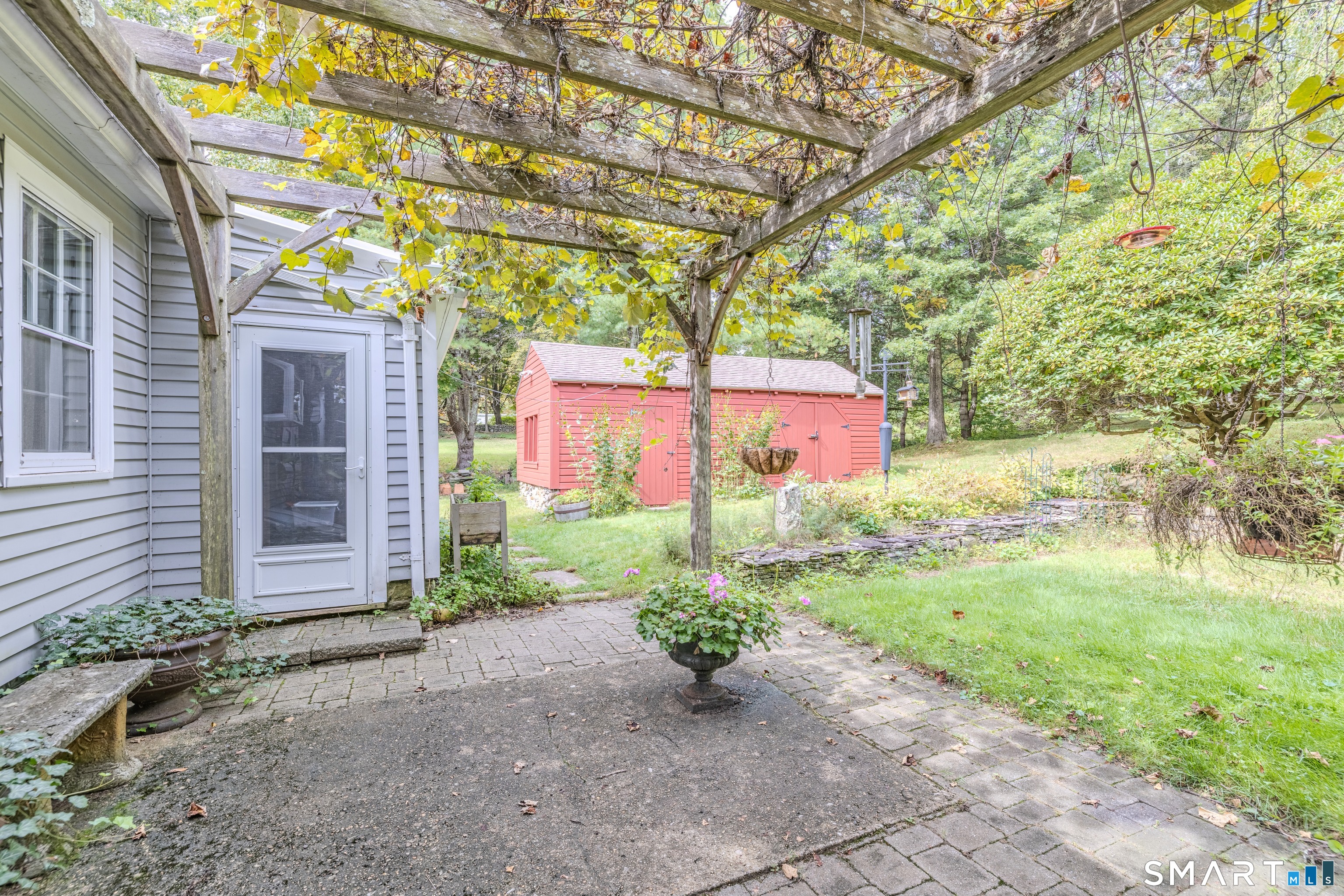 693 Middle Turnpike Property Photo 7