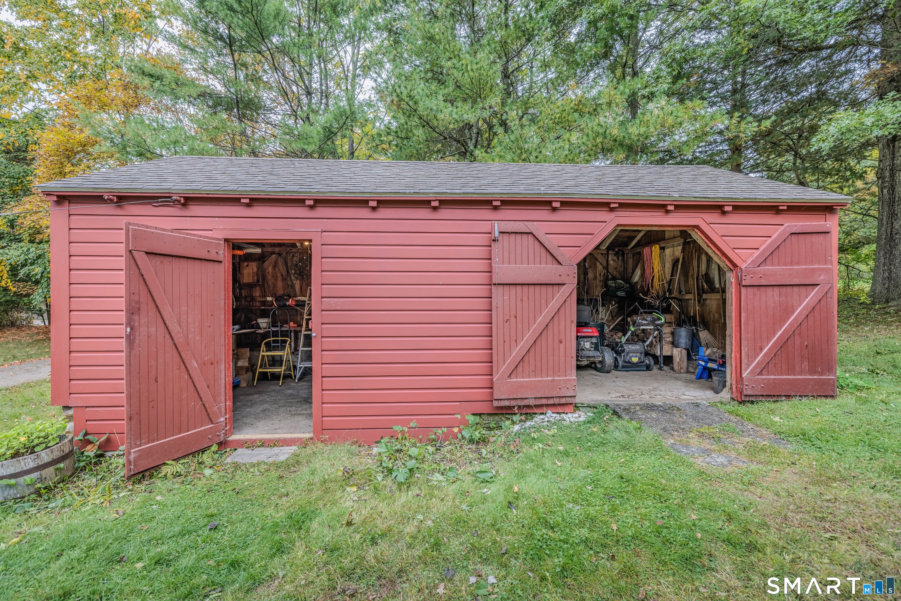 693 Middle Turnpike Property Photo 9