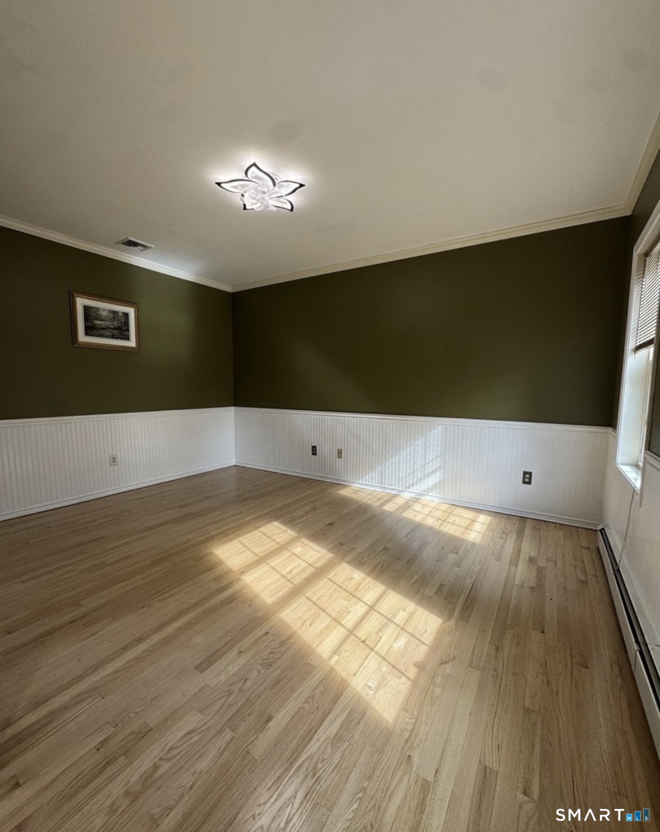 52 Middle Road Property Photo 5