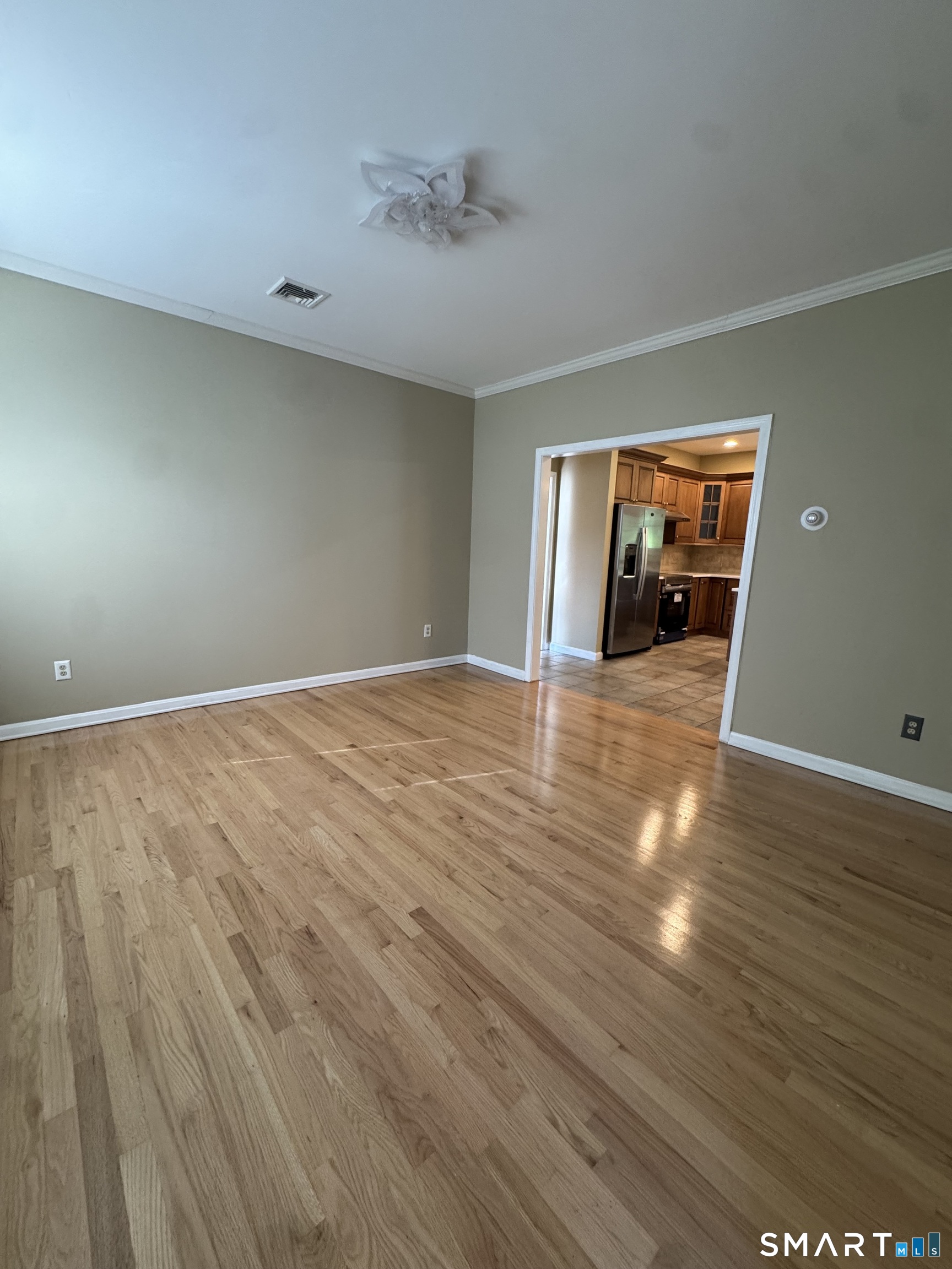52 Middle Road Property Photo 6
