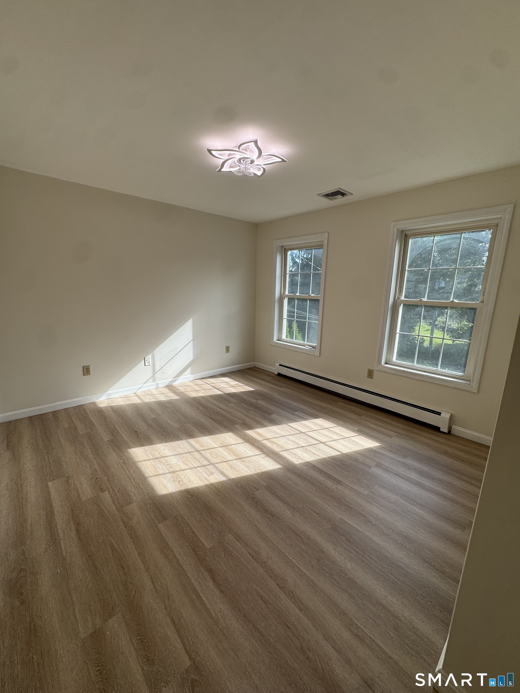 52 Middle Road Property Photo 19