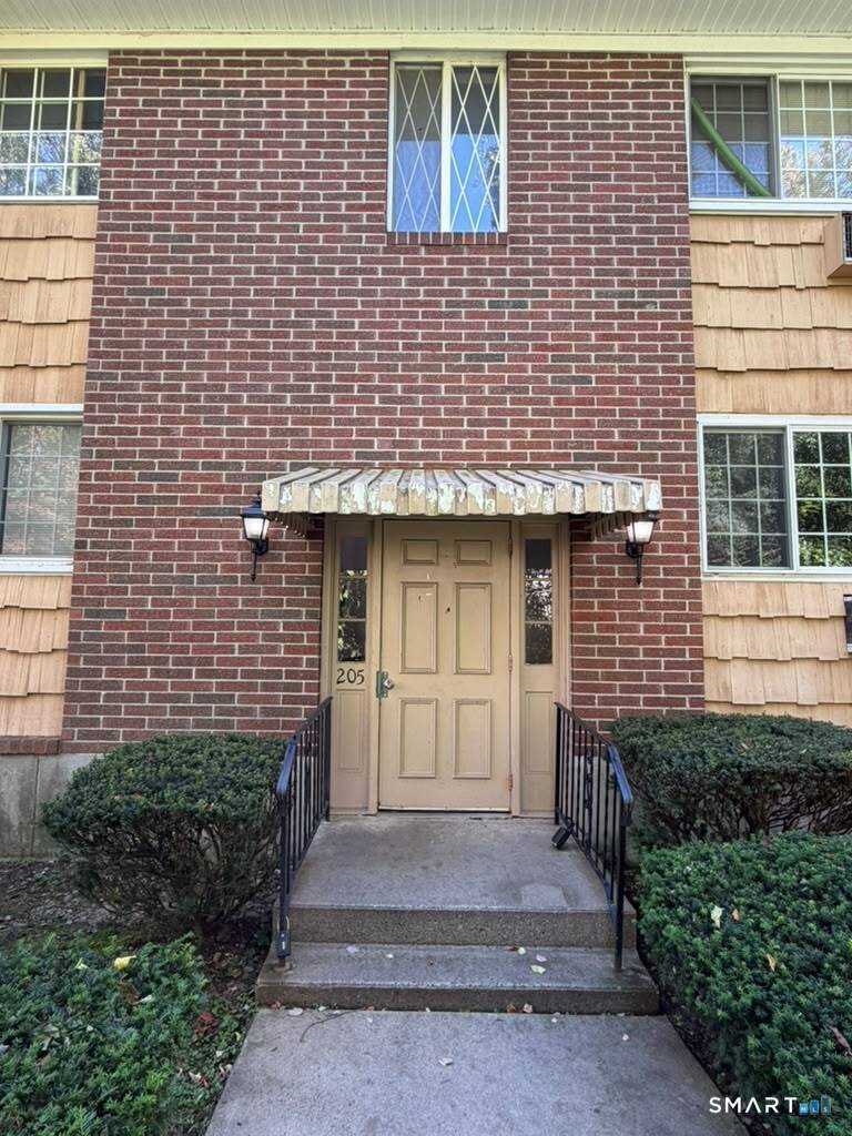 201 Bretton C1 Street Property Photo 2