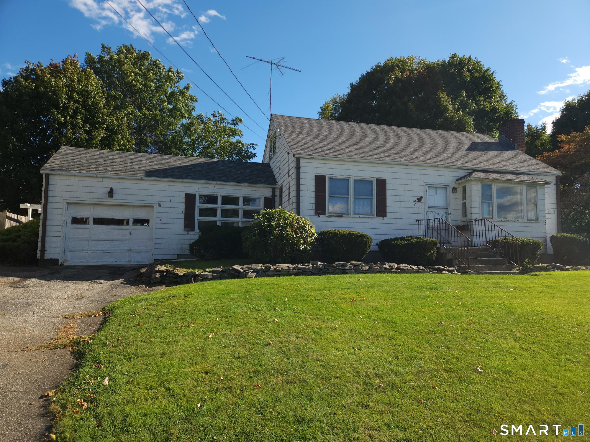 17 Hoover Street Property Photo 3