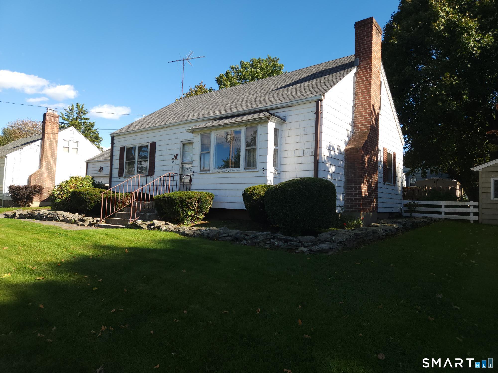 17 Hoover Street Property Photo 4