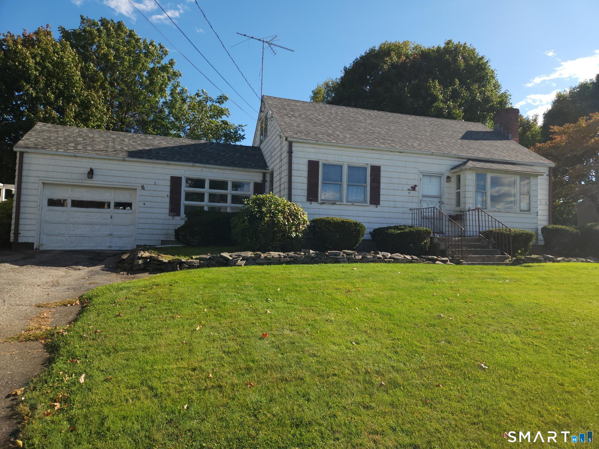 17 Hoover Street Property Photo 5