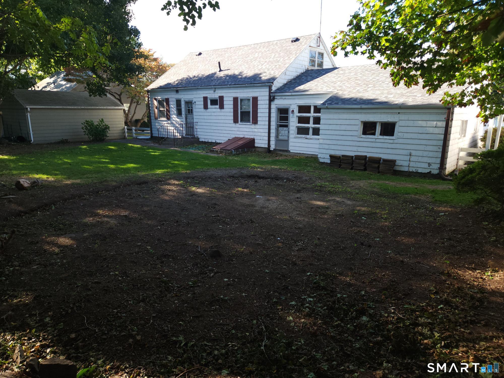 17 Hoover Street Property Photo 6