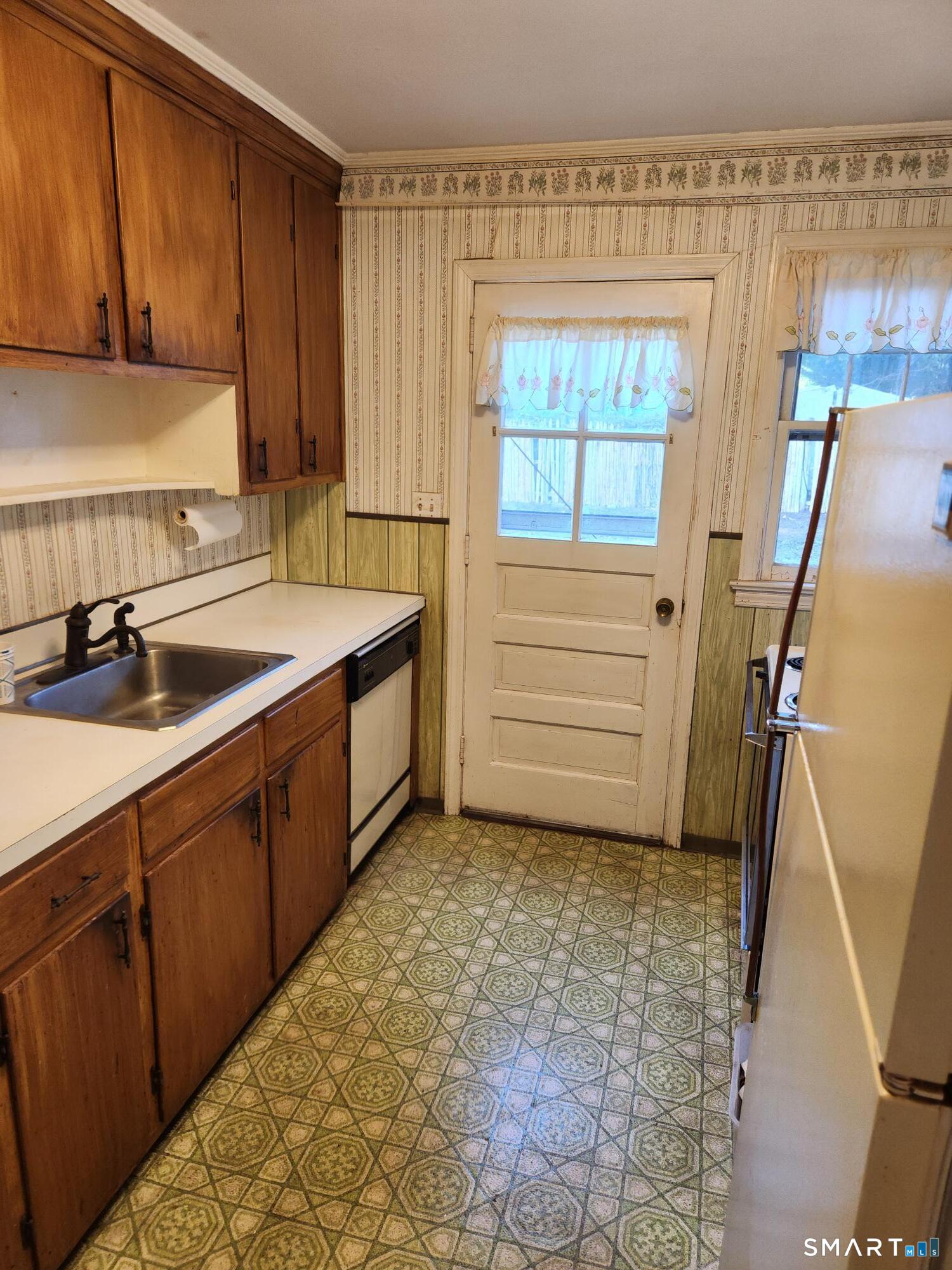 17 Hoover Street Property Photo 14