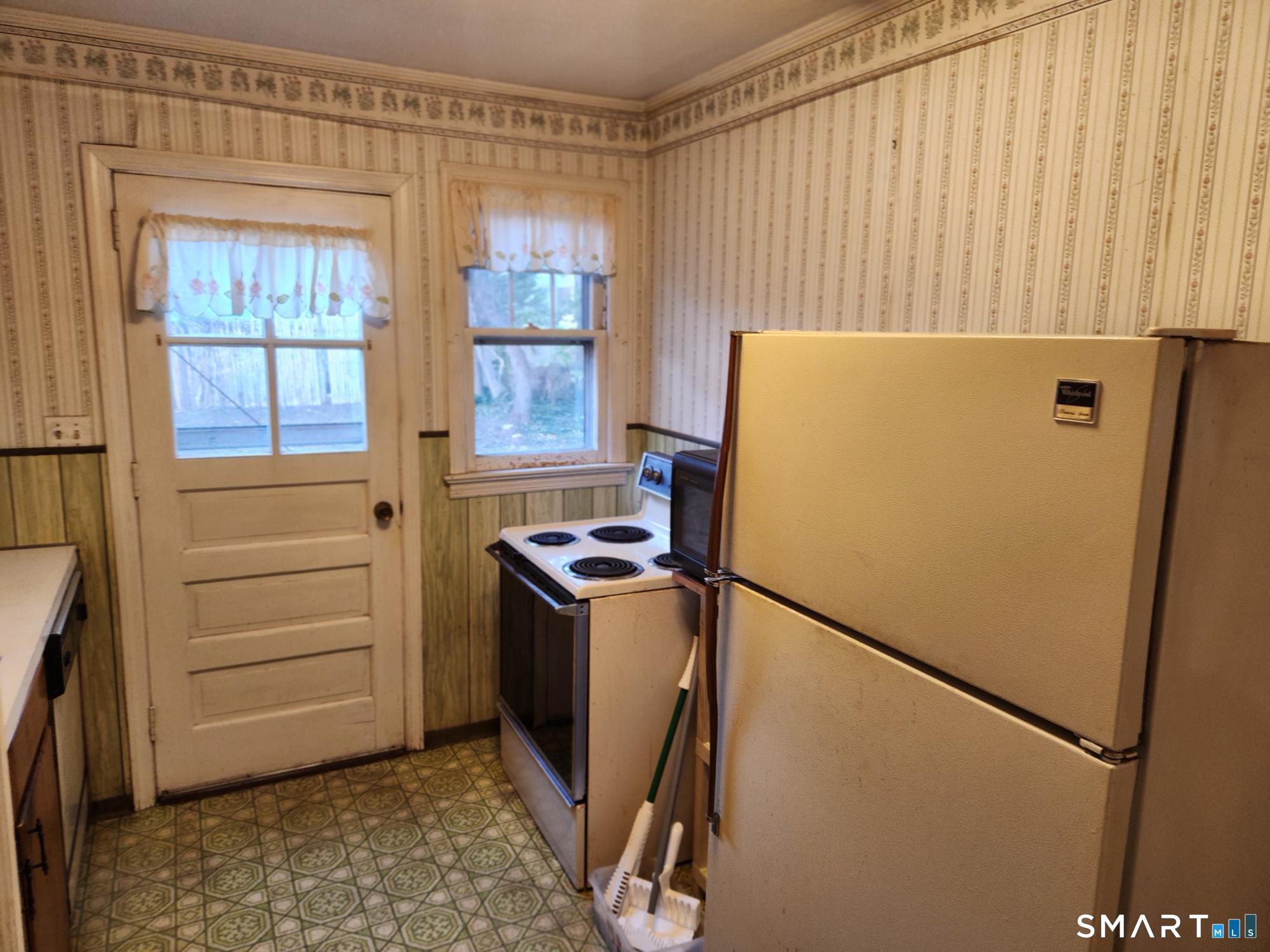 17 Hoover Street Property Photo 16
