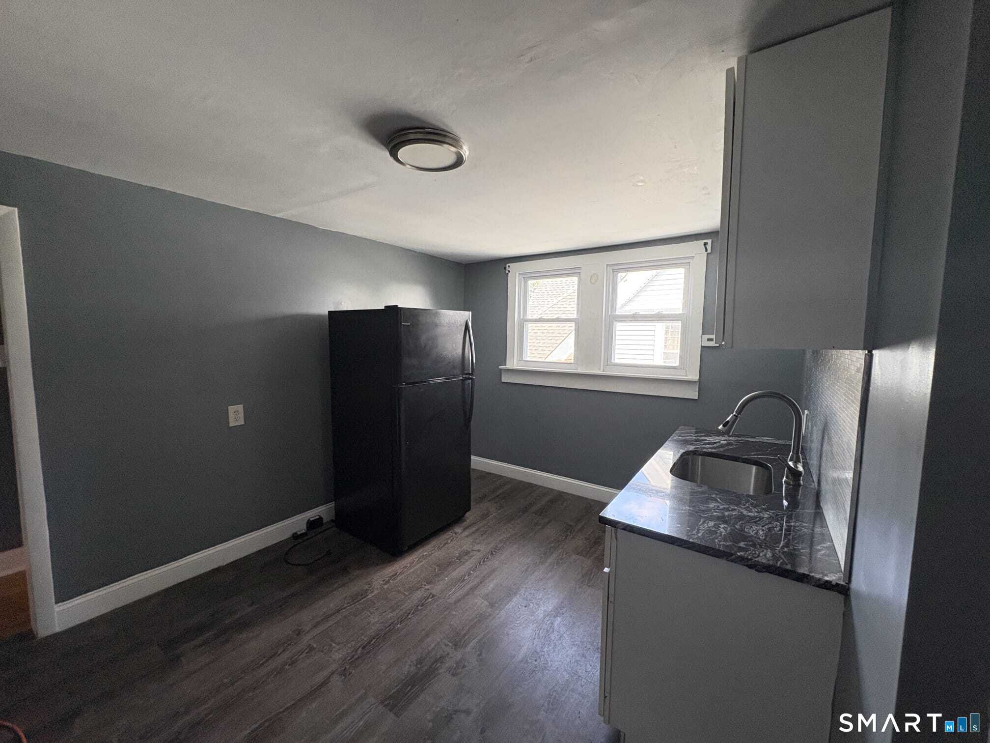 319 Sherman 3rd Fl -front Avenue Property Photo 5