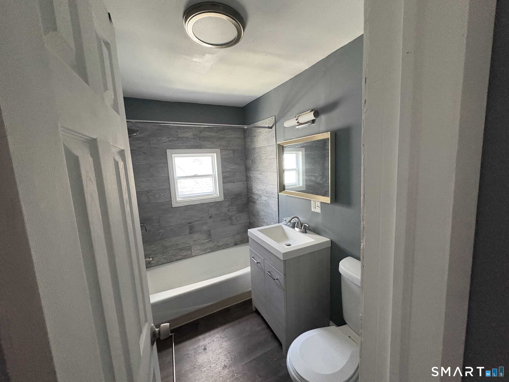 319 Sherman 3rd Fl -front Avenue Property Photo 6
