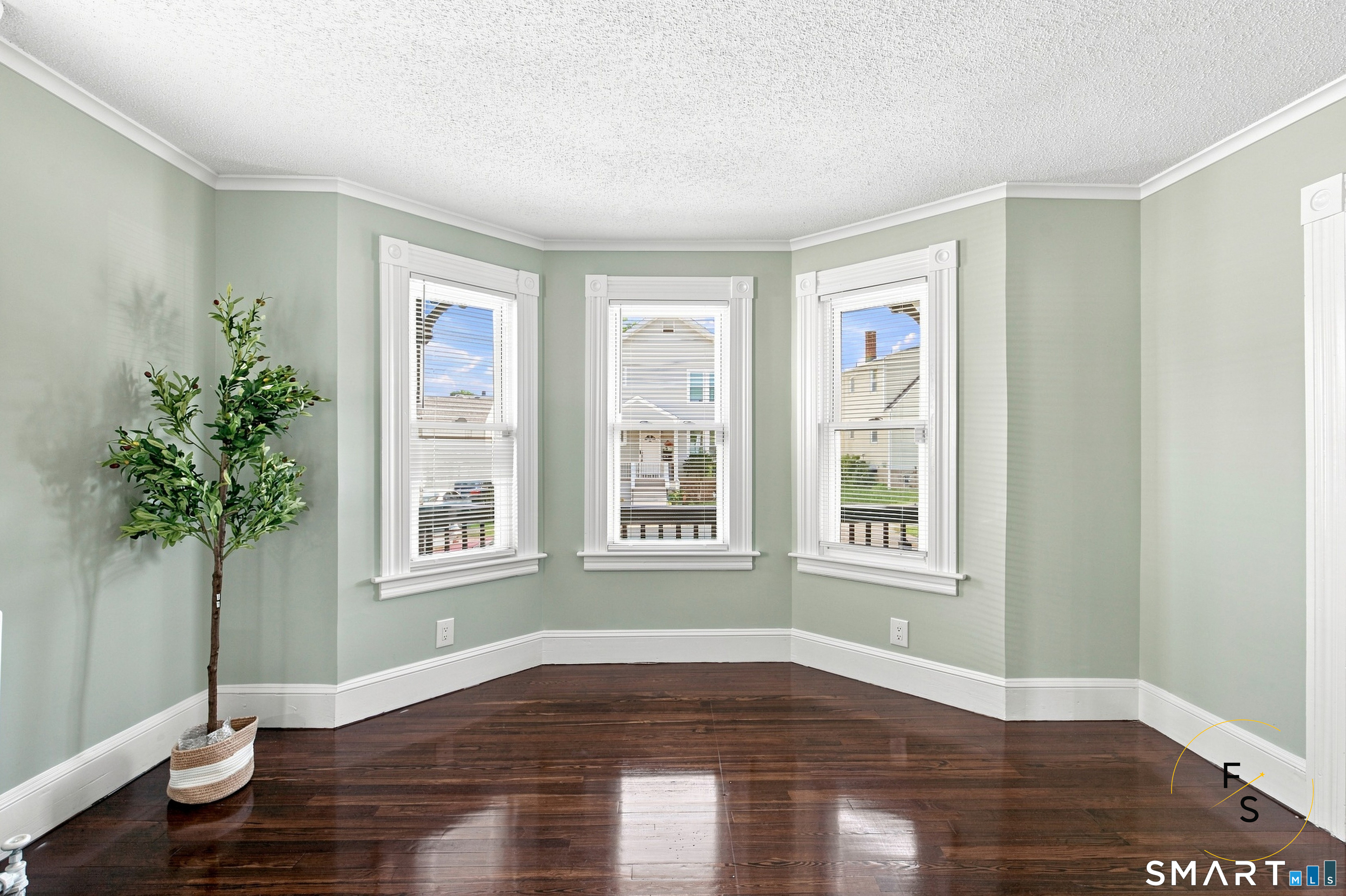 100 Austin Street Property Photo 6
