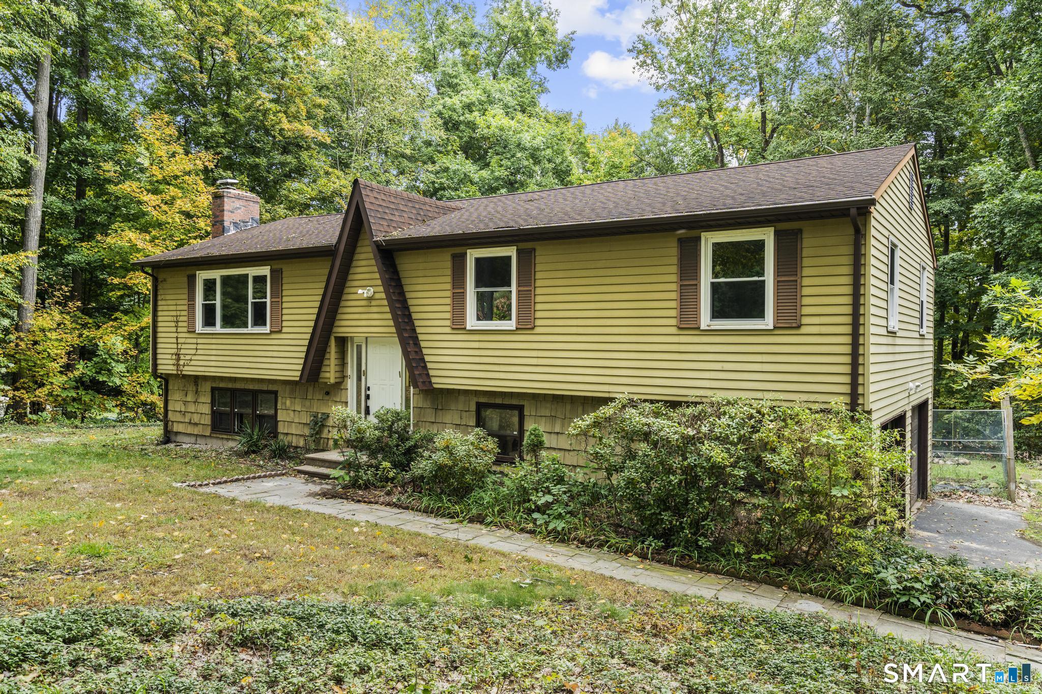 32 Woodhaven Drive Property Photo 1