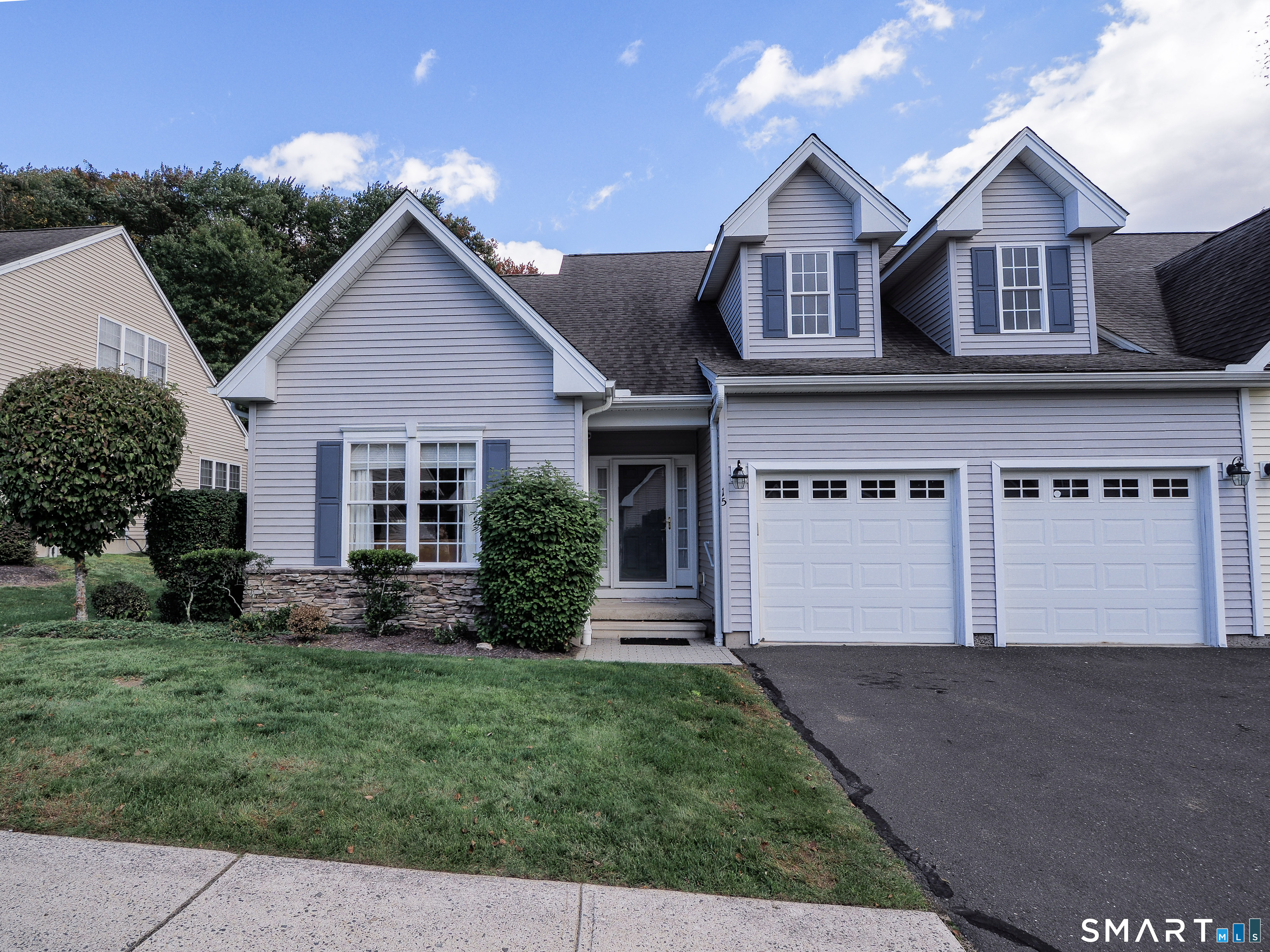 15 Hampshire 15 Drive Property Photo 1