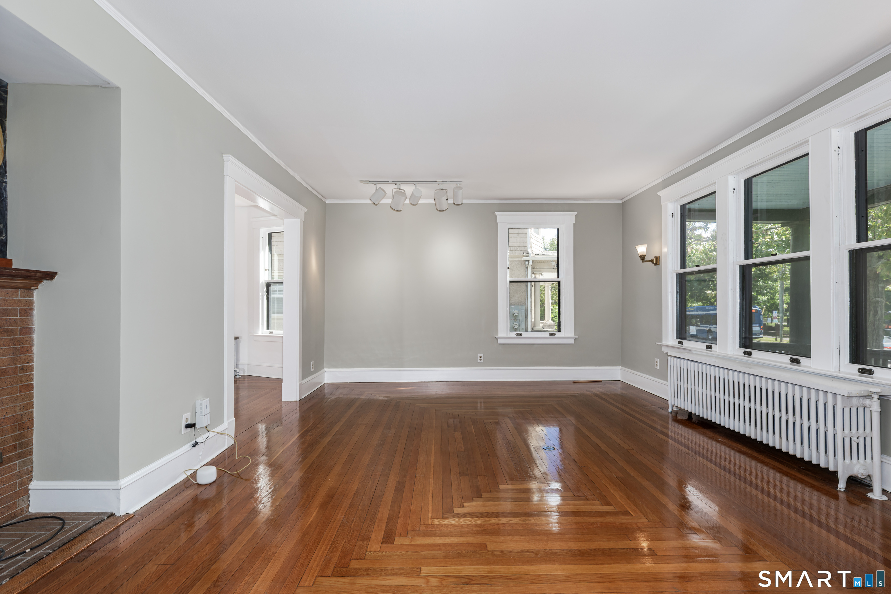813 Edgewood Avenue Property Photo 4