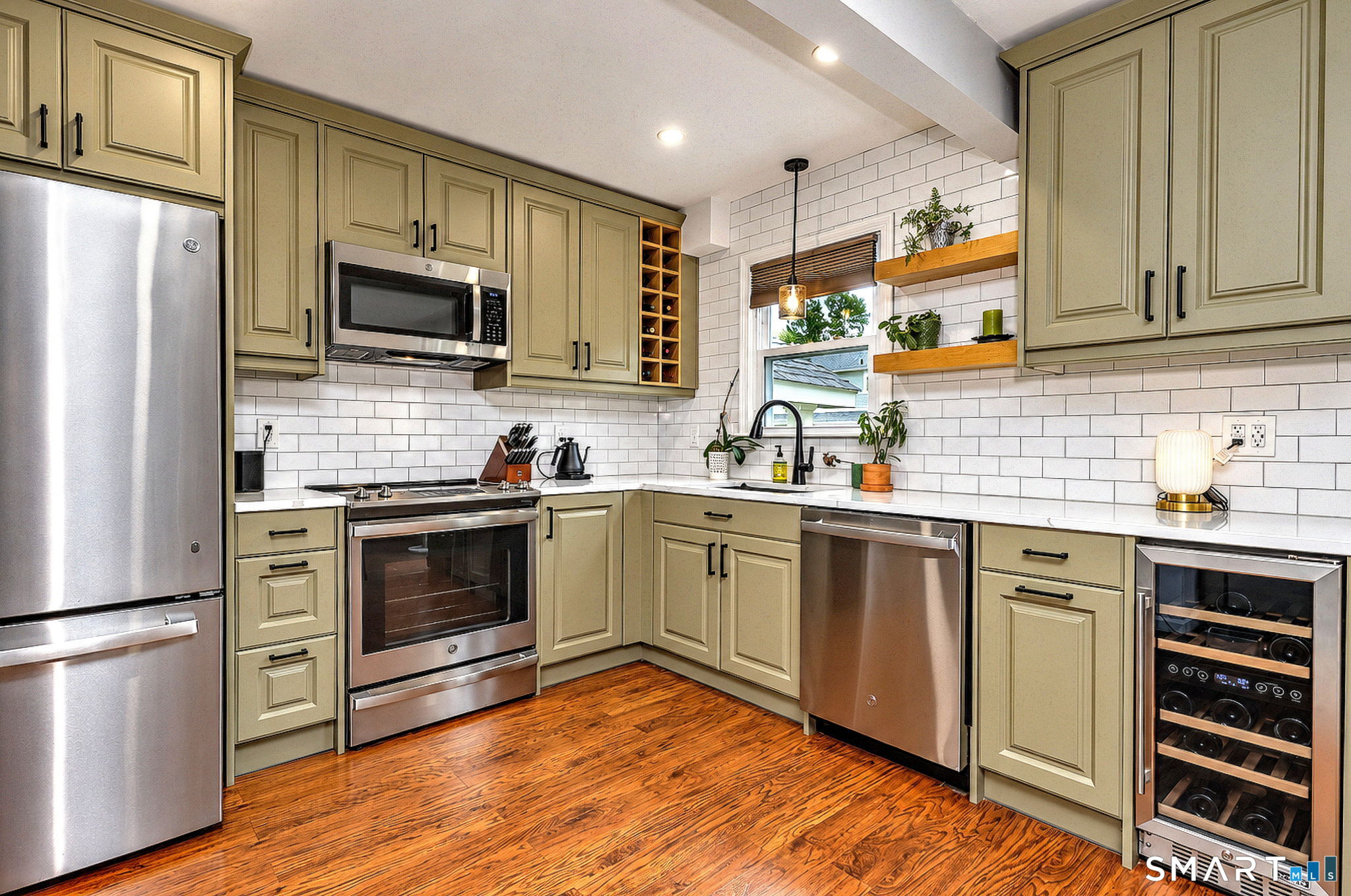 24212352 Property Photo 7