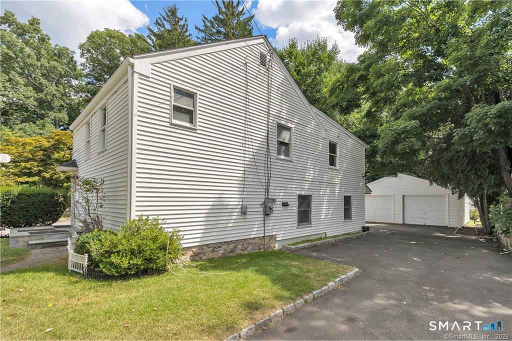 11 Hallmark Place Property Photo 3