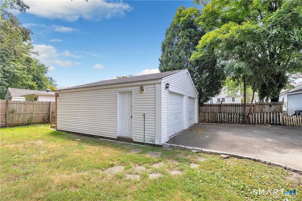 11 Hallmark Place Property Photo 34