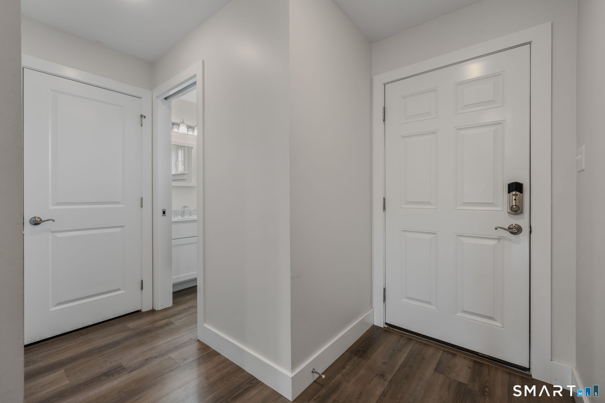 908 Stonington Road Property Photo 4