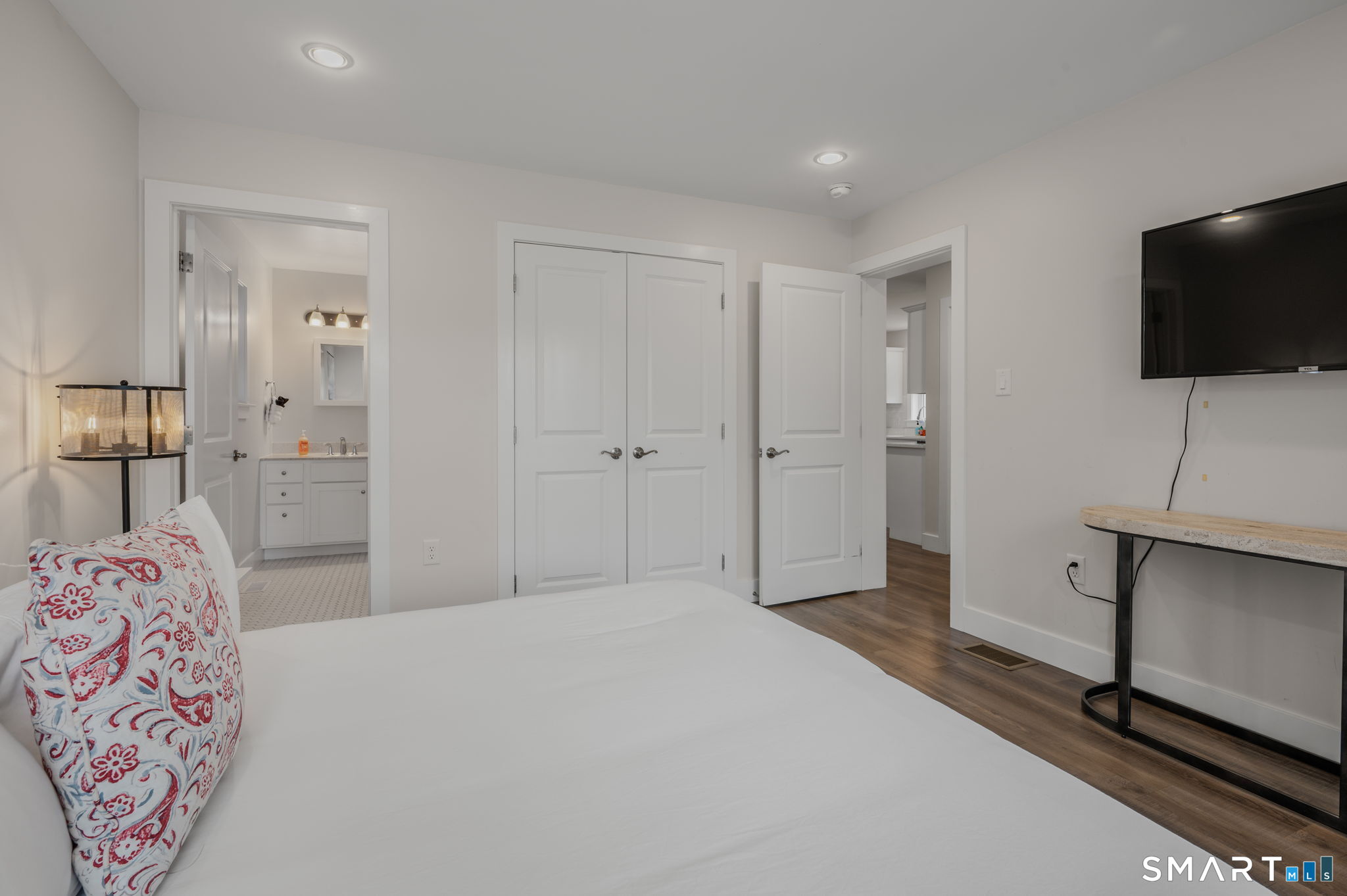 908 Stonington Road Property Photo 14