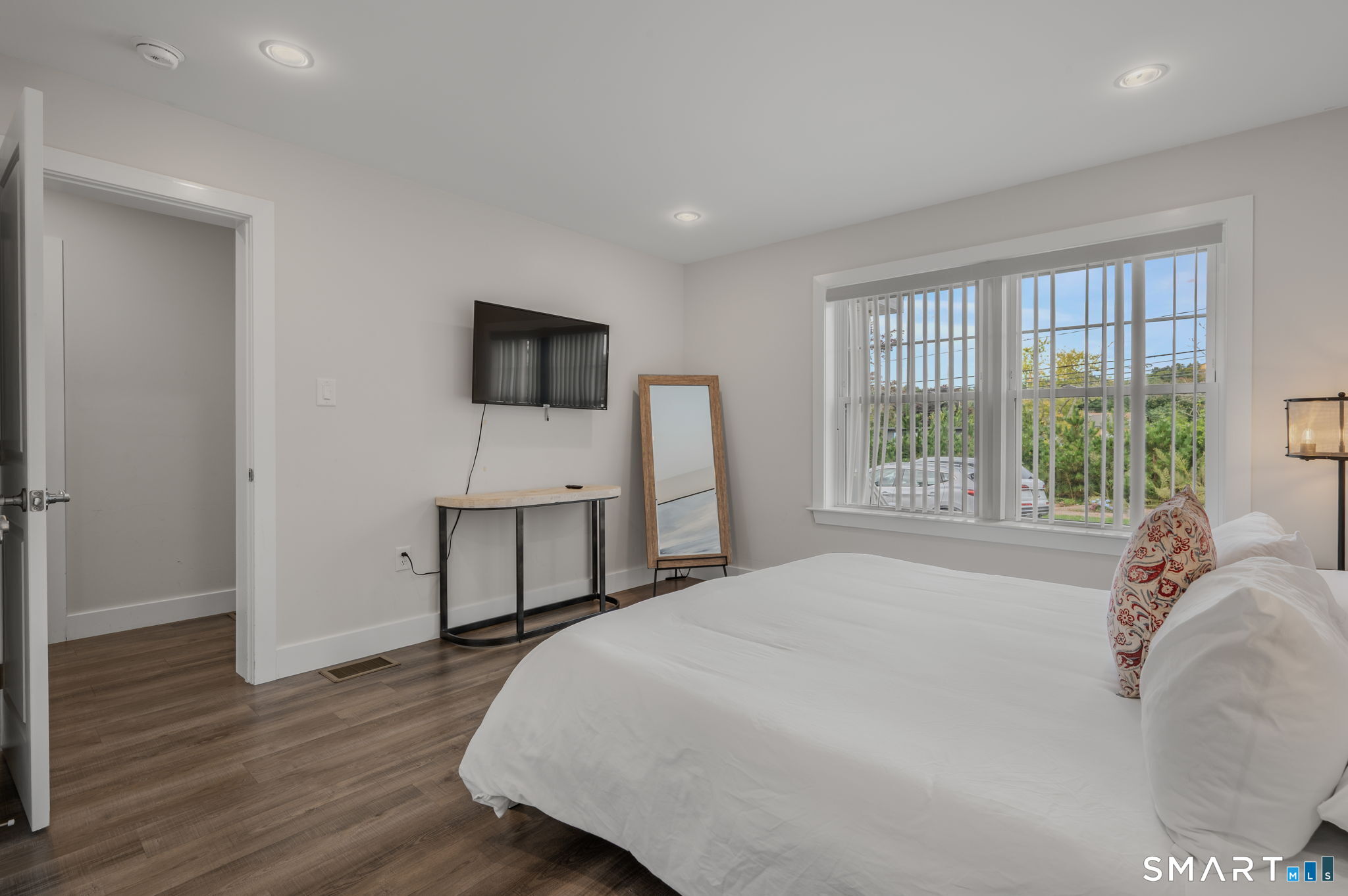 908 Stonington Road Property Photo 15
